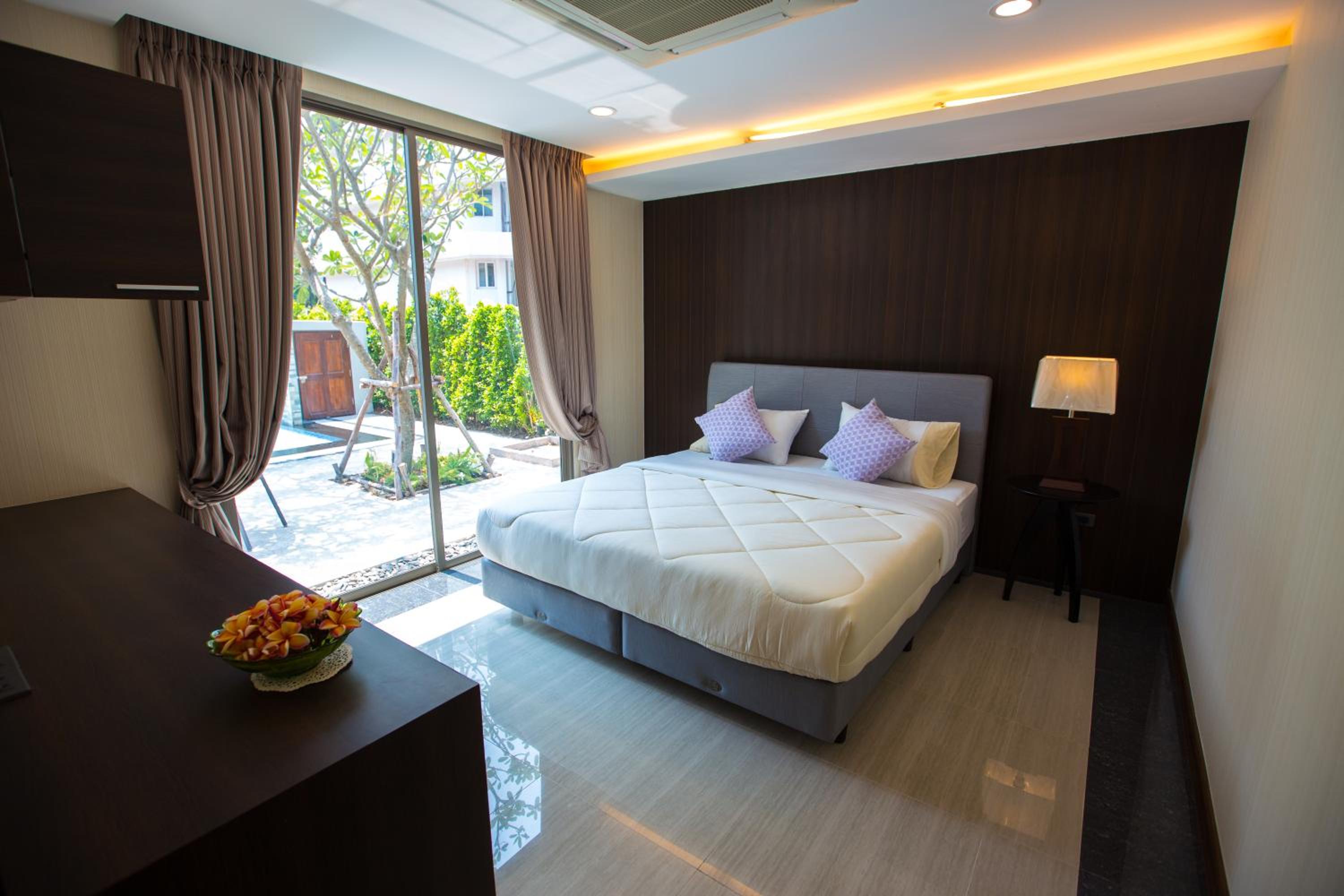 Premiere Nine Bedroom Villa with Private Pool - Beach Front