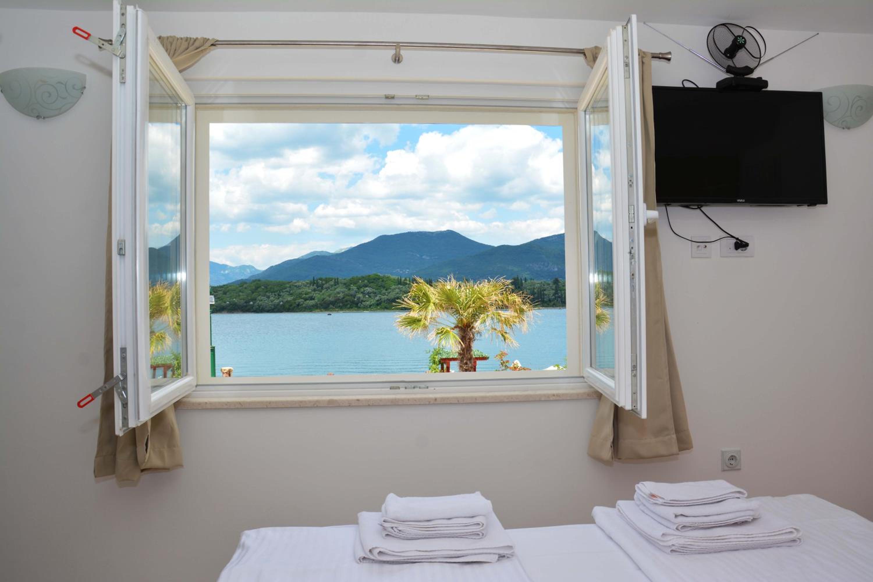 Double Room with Sea View photo 1