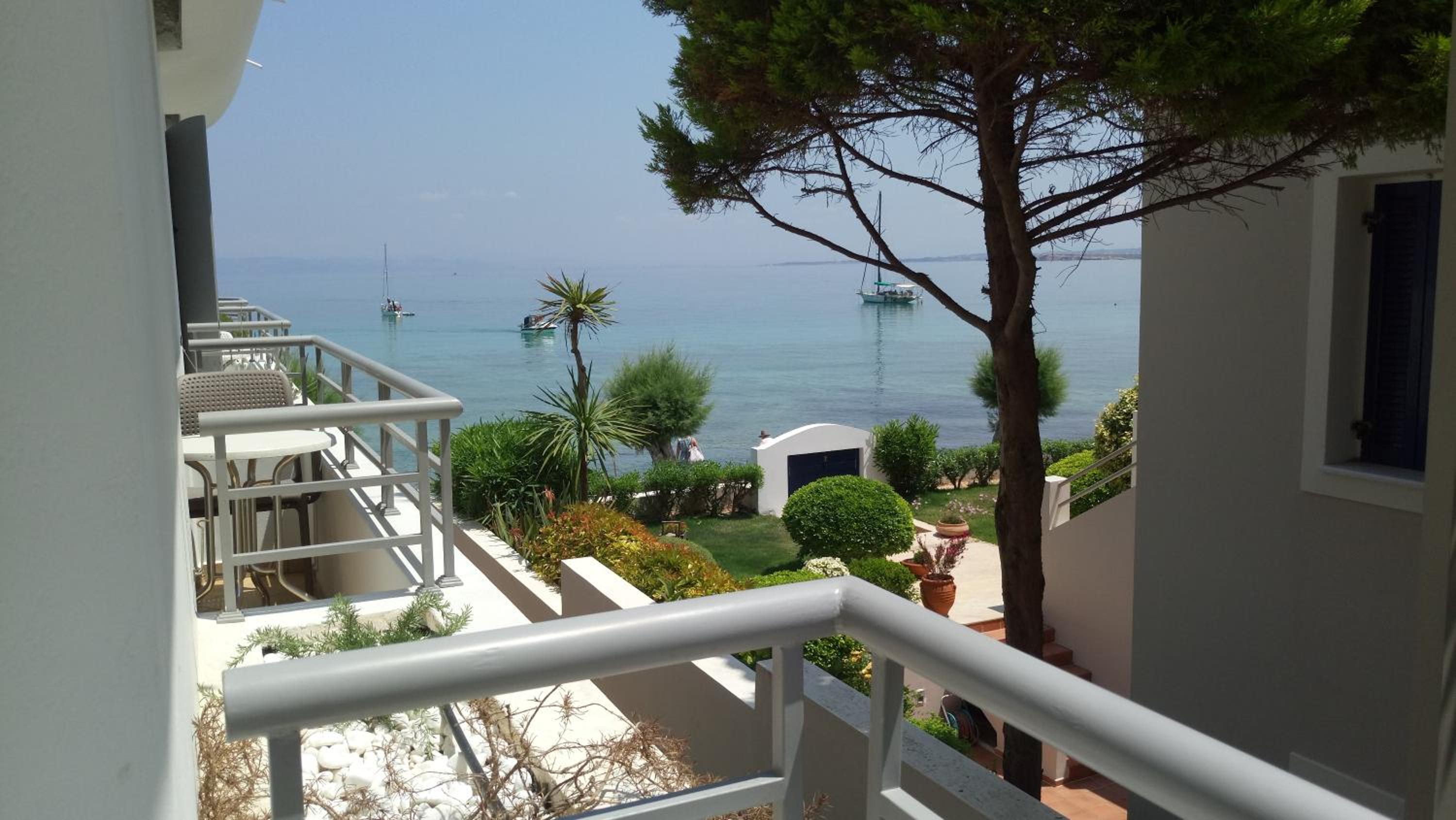 Double or Twin Room with Partial Sea View - Photo 5