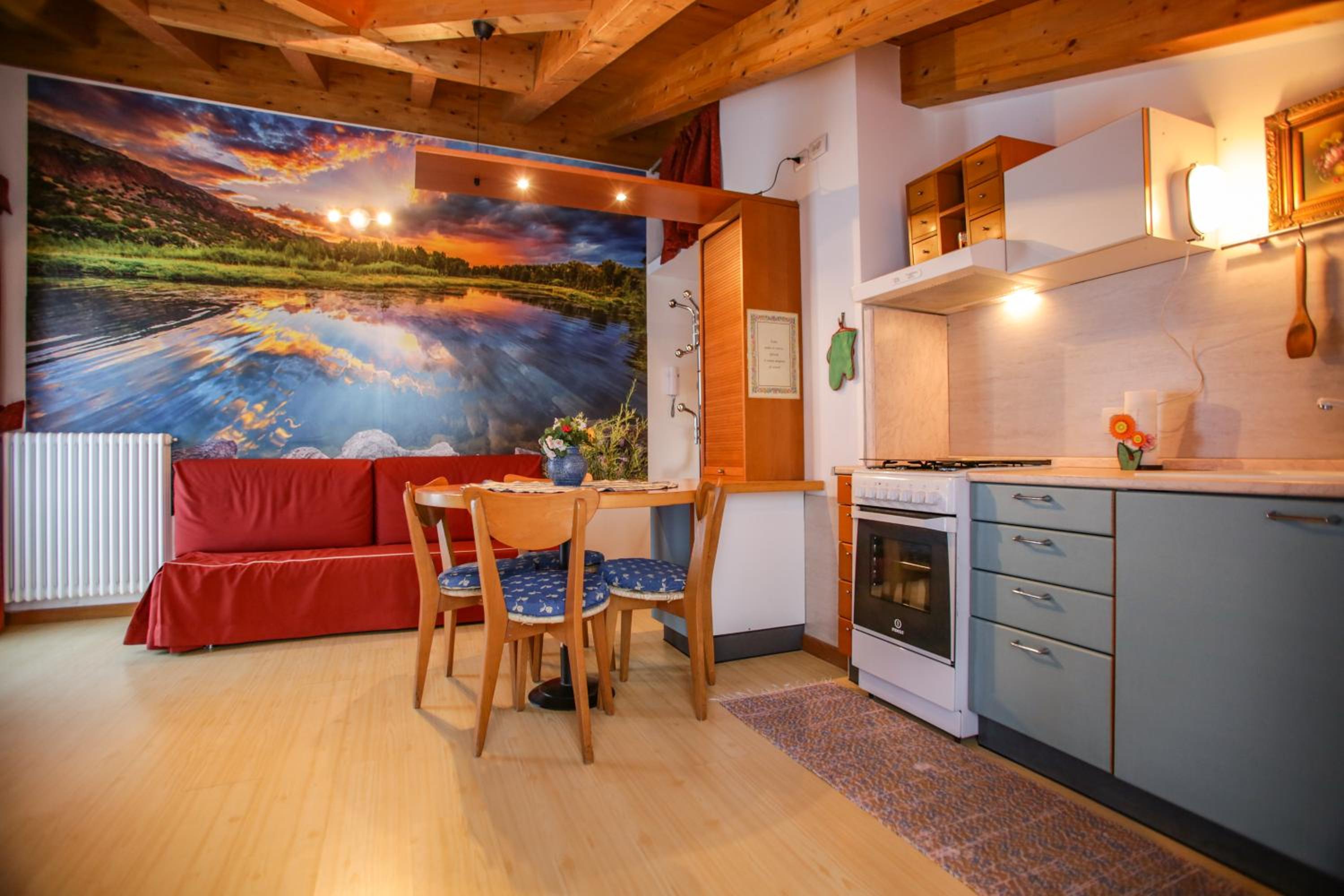 Apartment with Mountain View - Photo 4