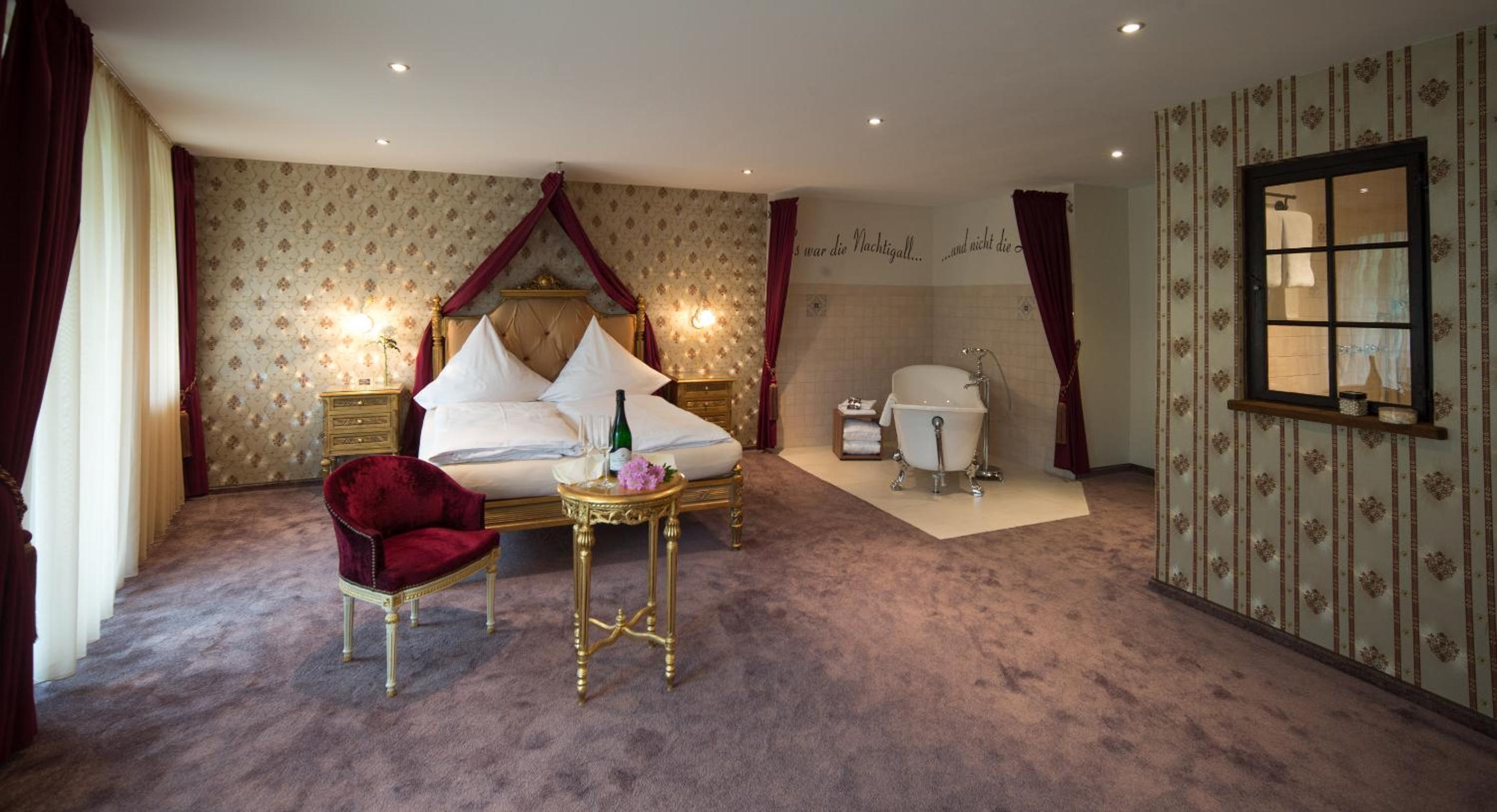 Suite with River View - Photo 1