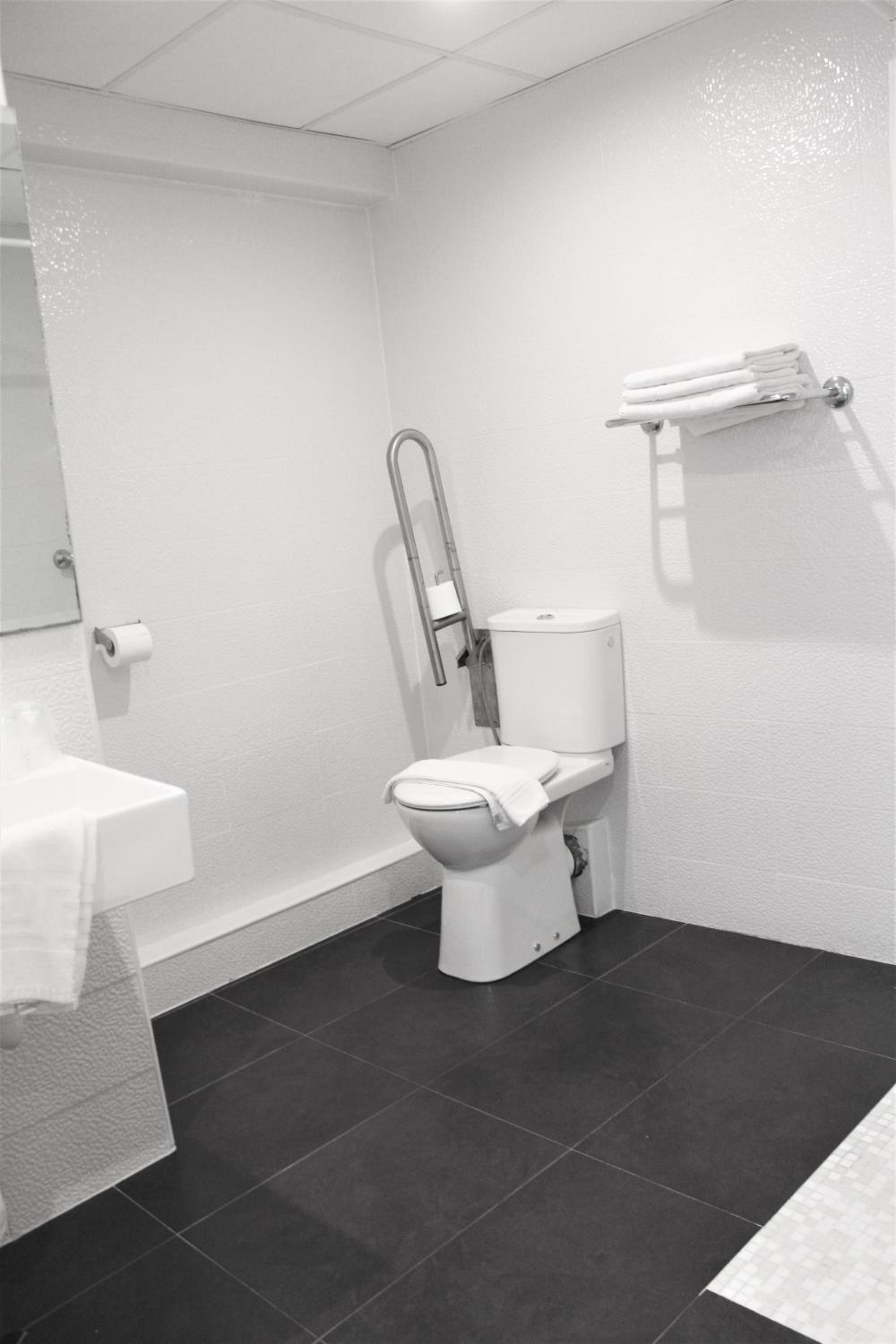Budget Twin Room without Balcony photo 3