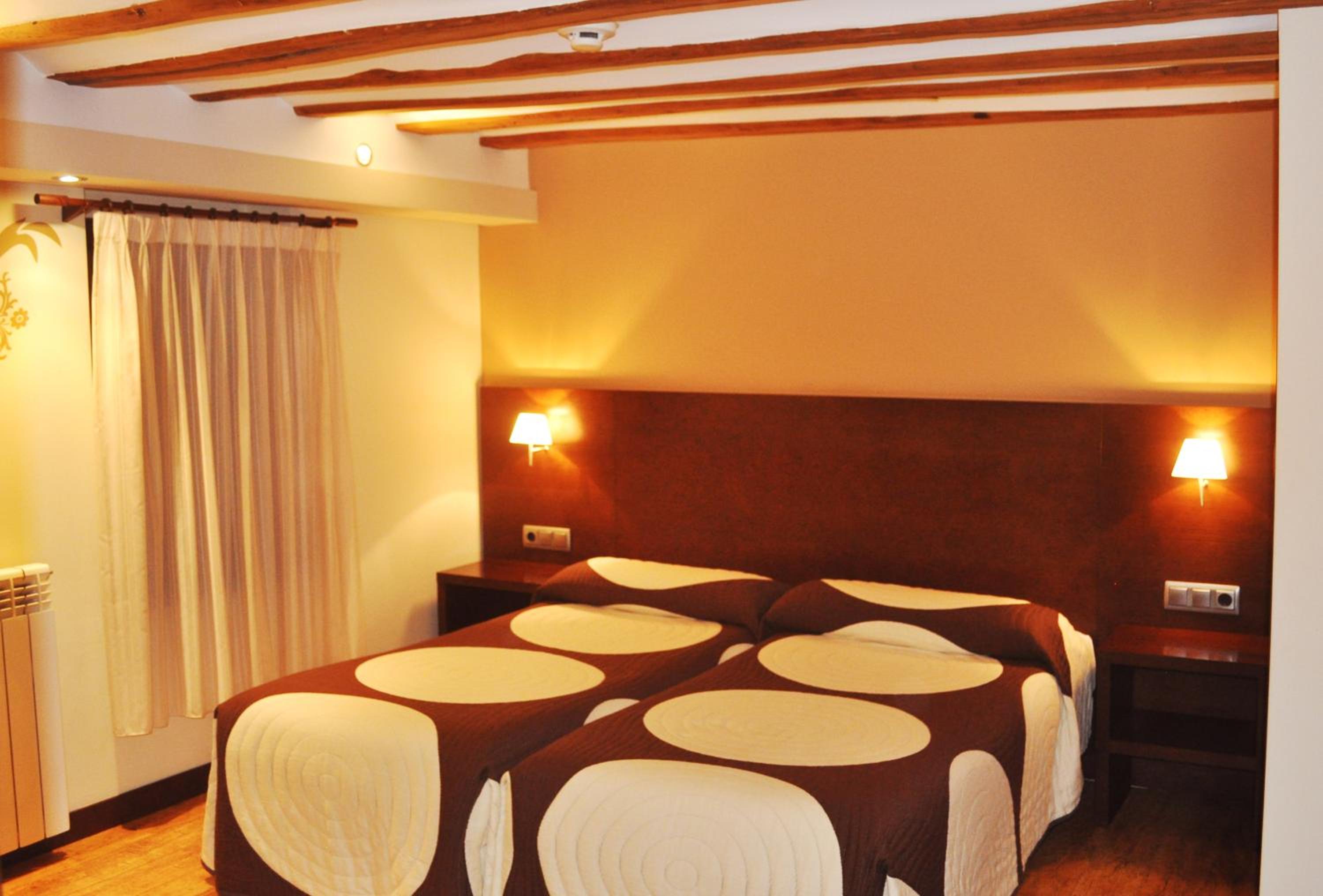 Twin Room with Extra Bed photo 2