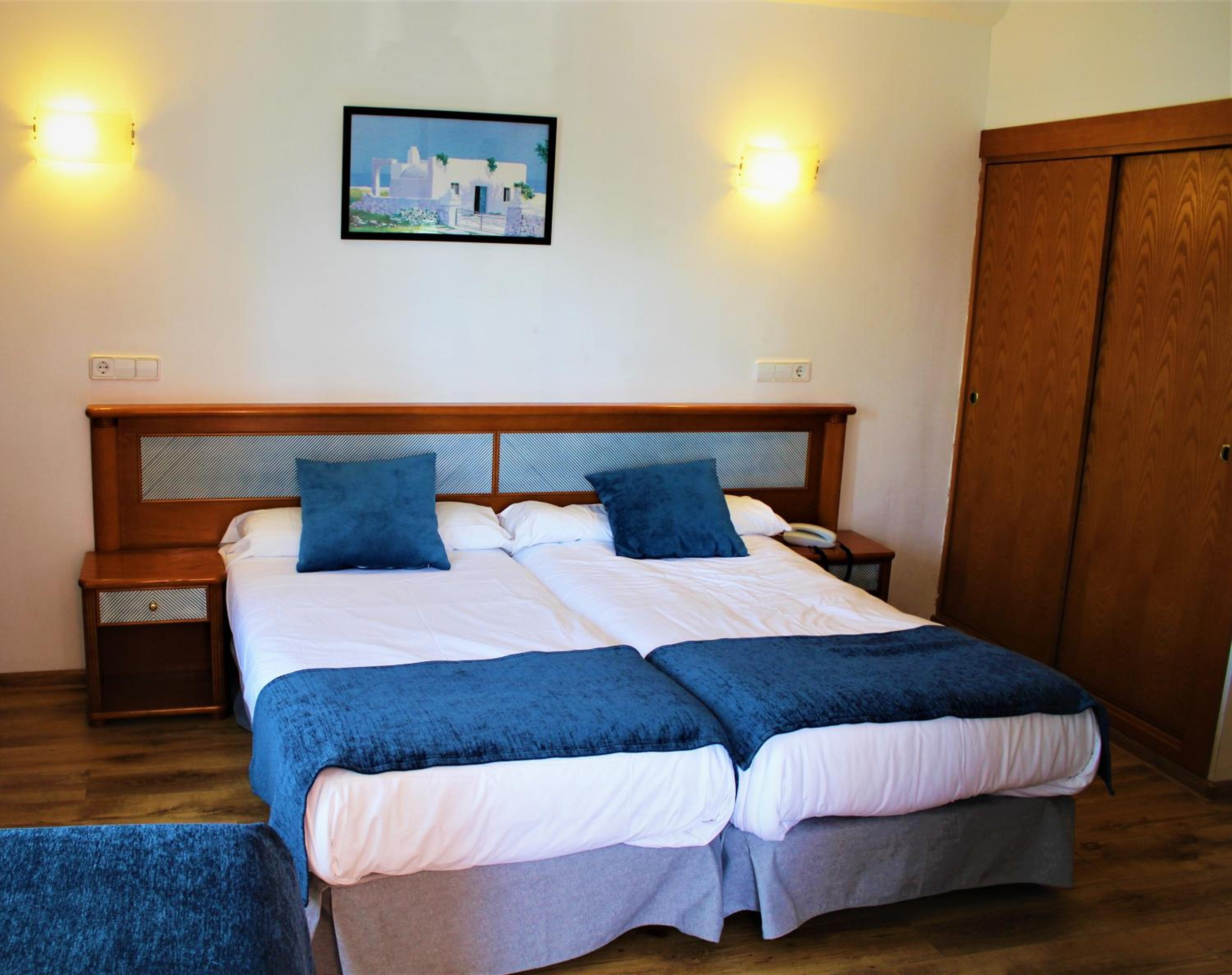 Twin Room with Balcony photo 2