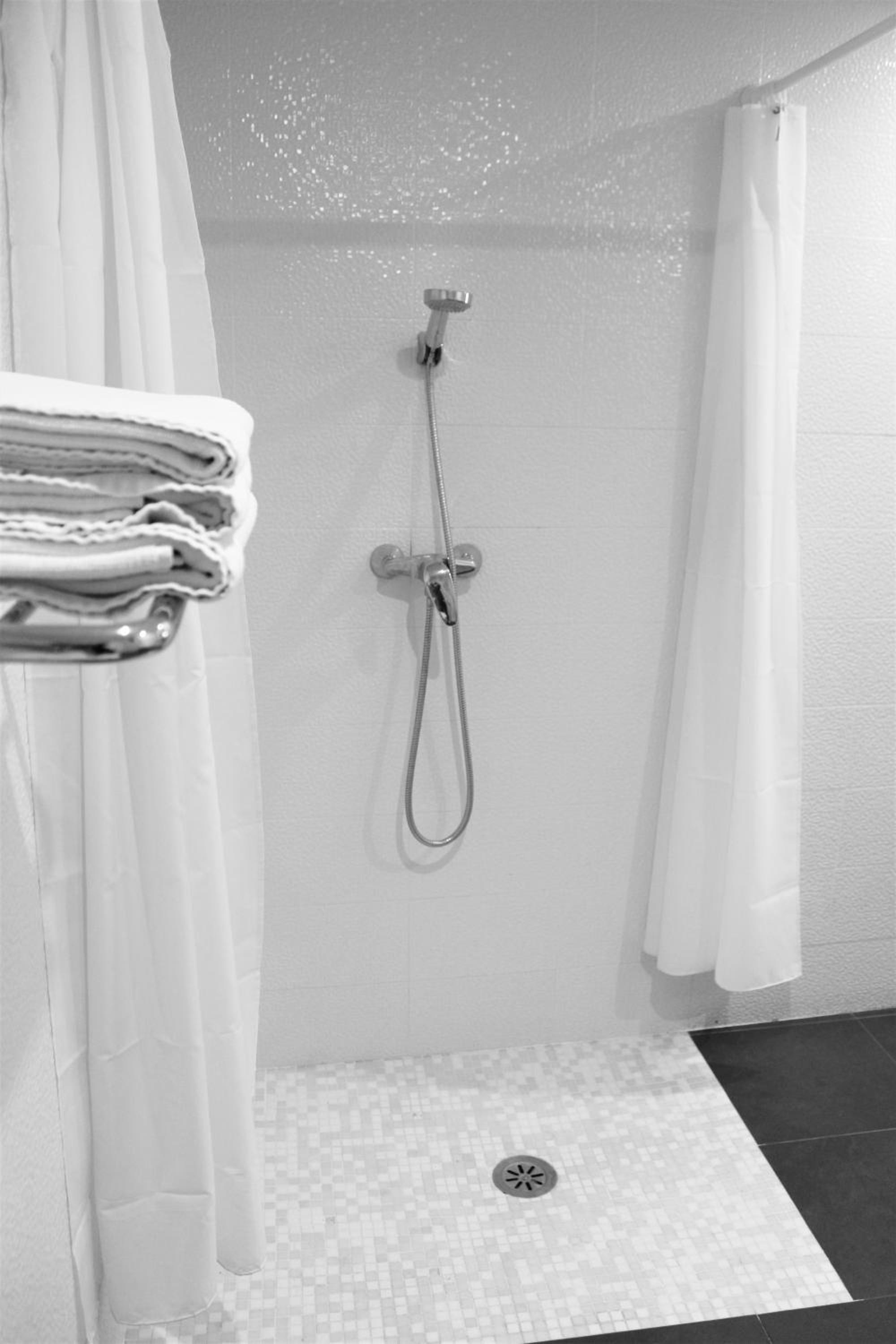 Twin Room (2 Adults + 1 Child) photo 2