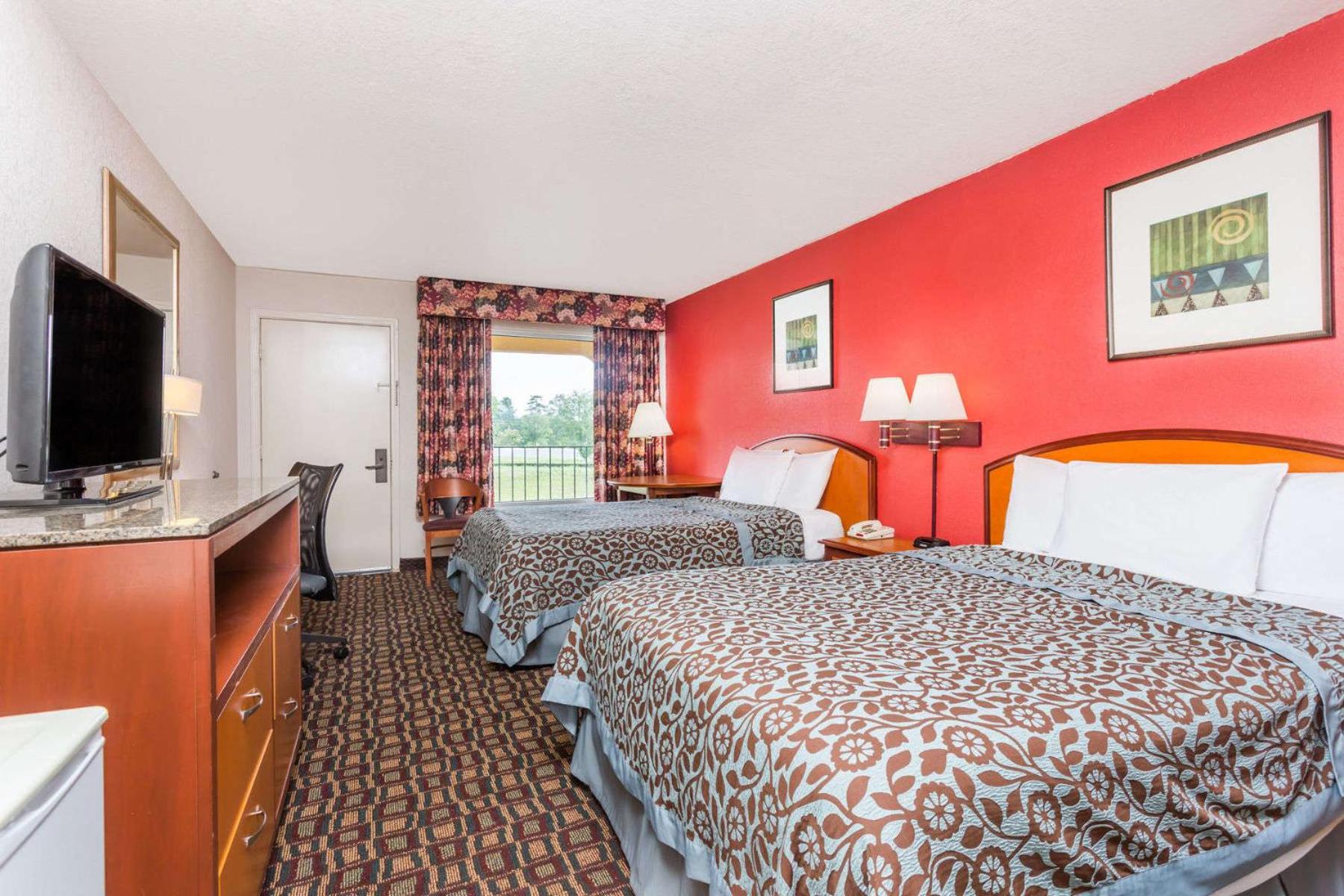 Double Room with Two Double Beds - Smoking - Photo 2