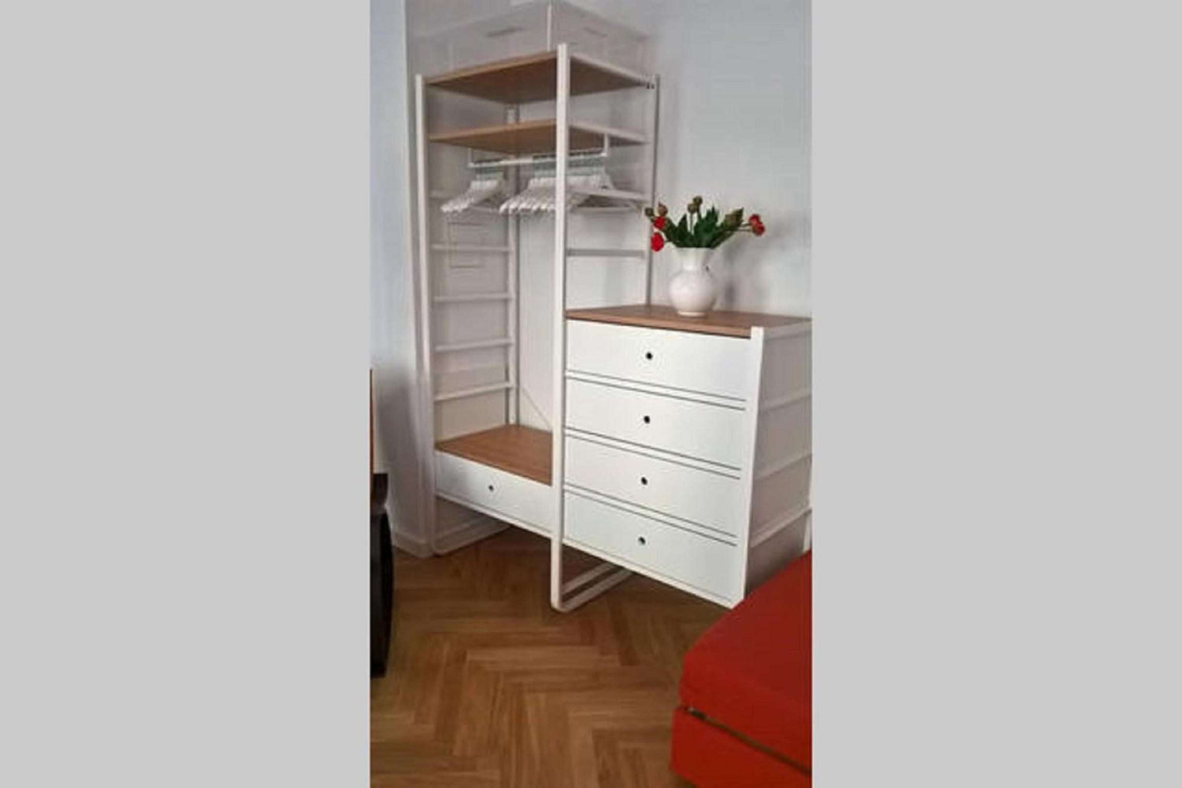 One-Bedroom Apartment - Photo 3