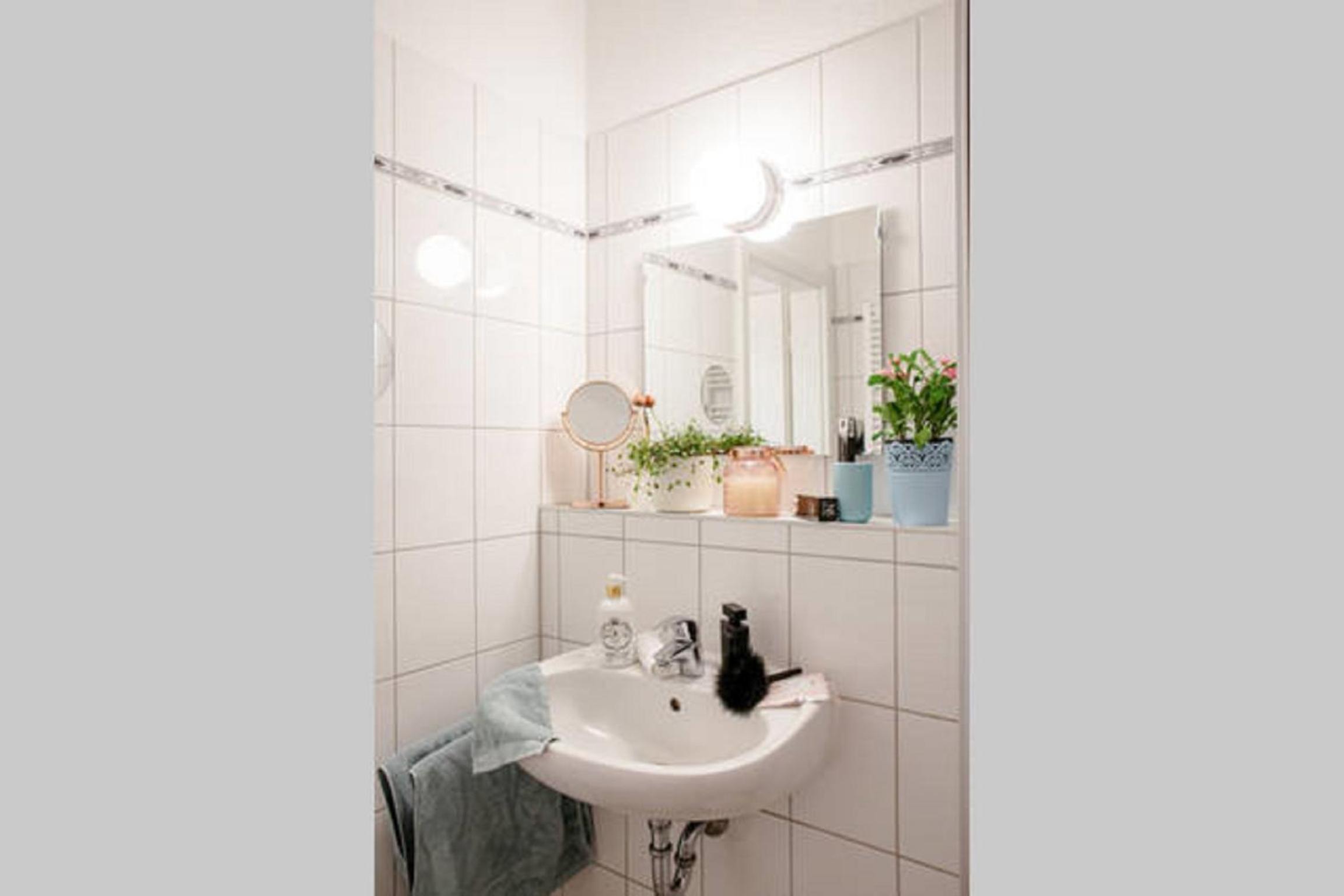 One-Bedroom Apartment - Photo 8