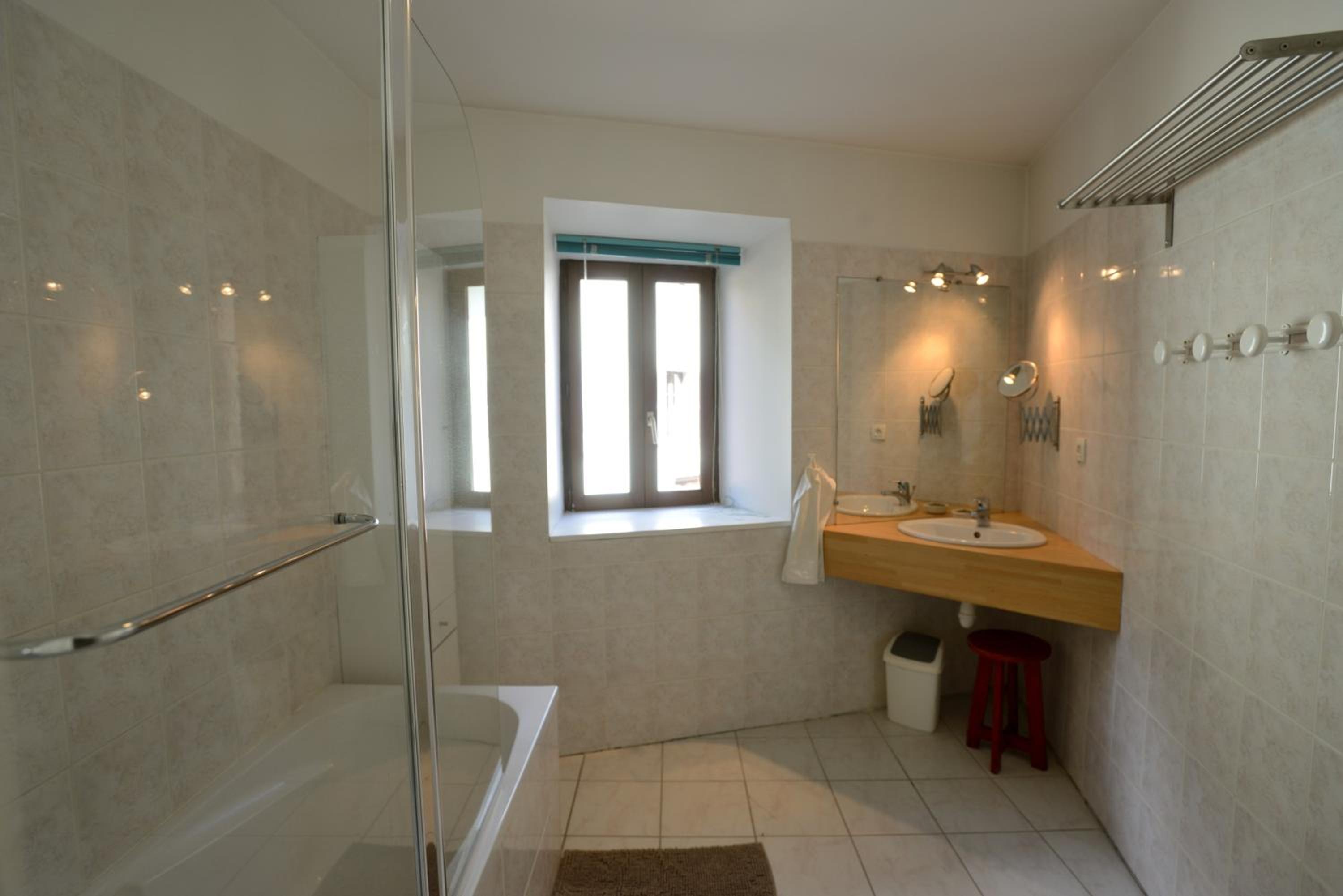 Double Room with Shared Bathroom photo 3