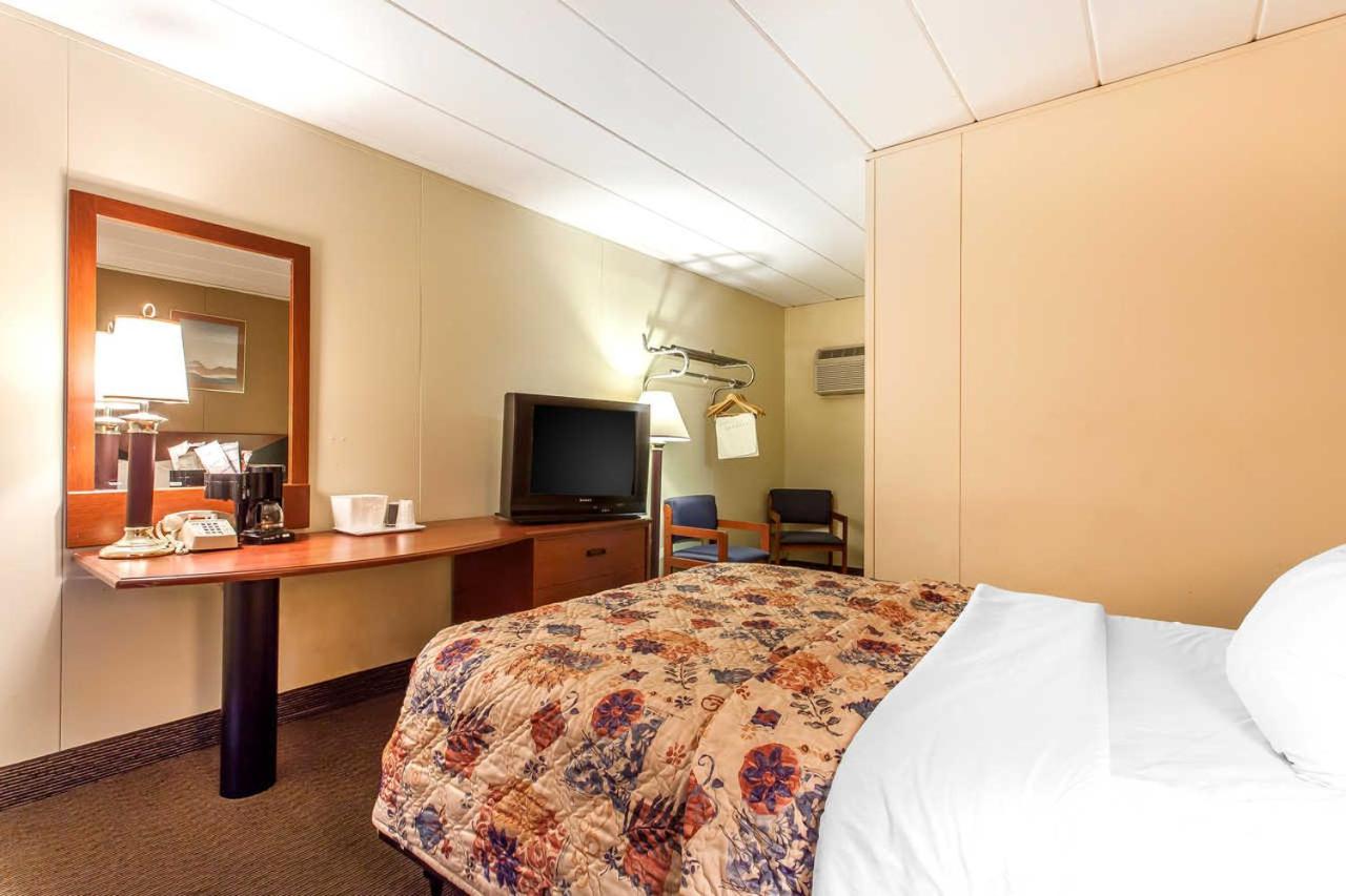Double Room - Non-Smoking  photo 2