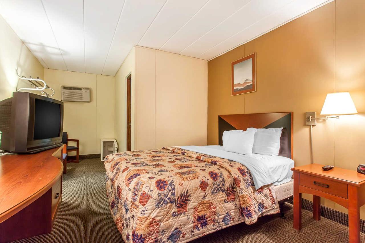 Double Room - Non-Smoking  photo 3