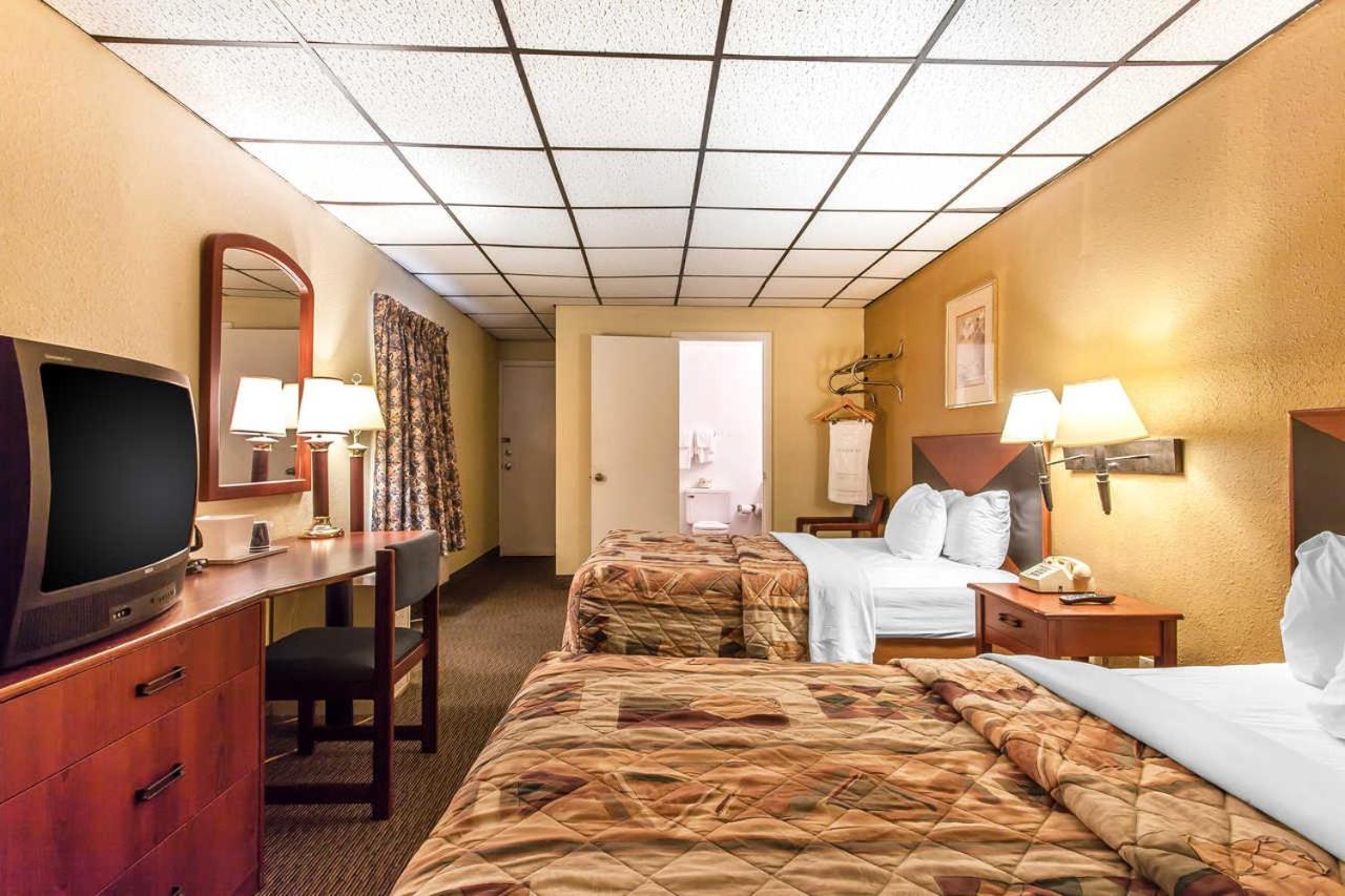 Double Room with Two Double Beds - Non-Smoking photo 2