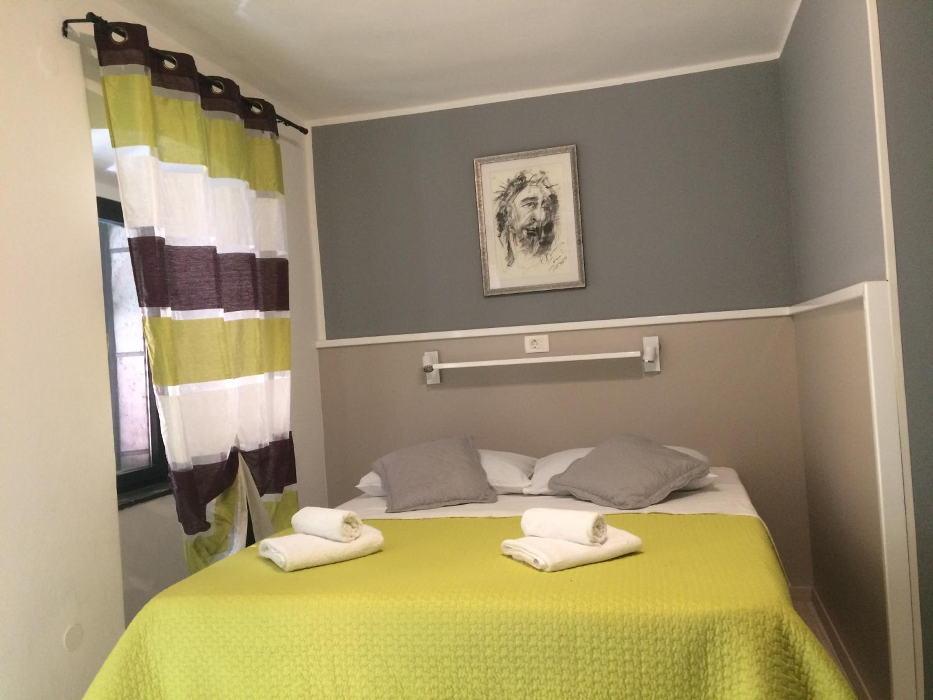 Triple Room - Photo 24