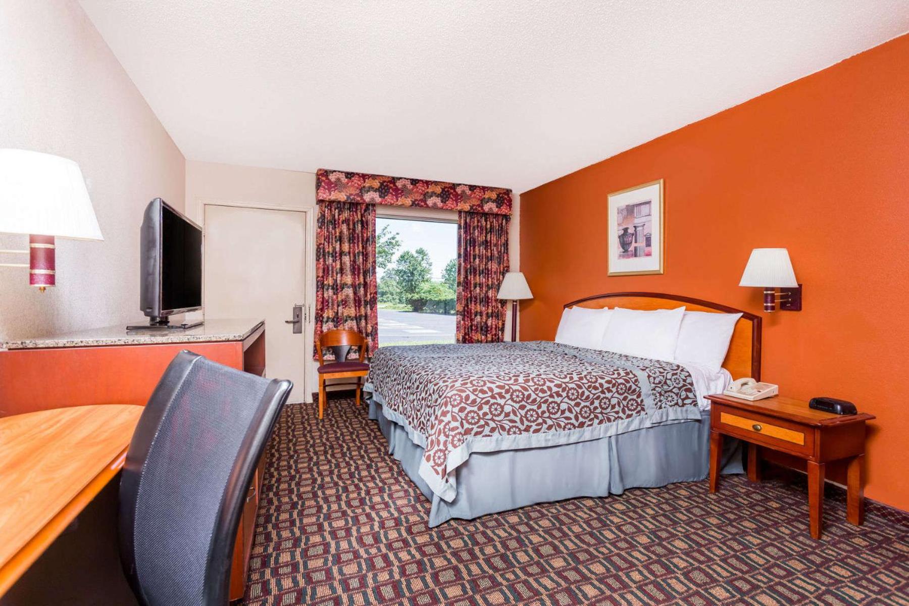 King Room - Non-Smoking - Photo 4