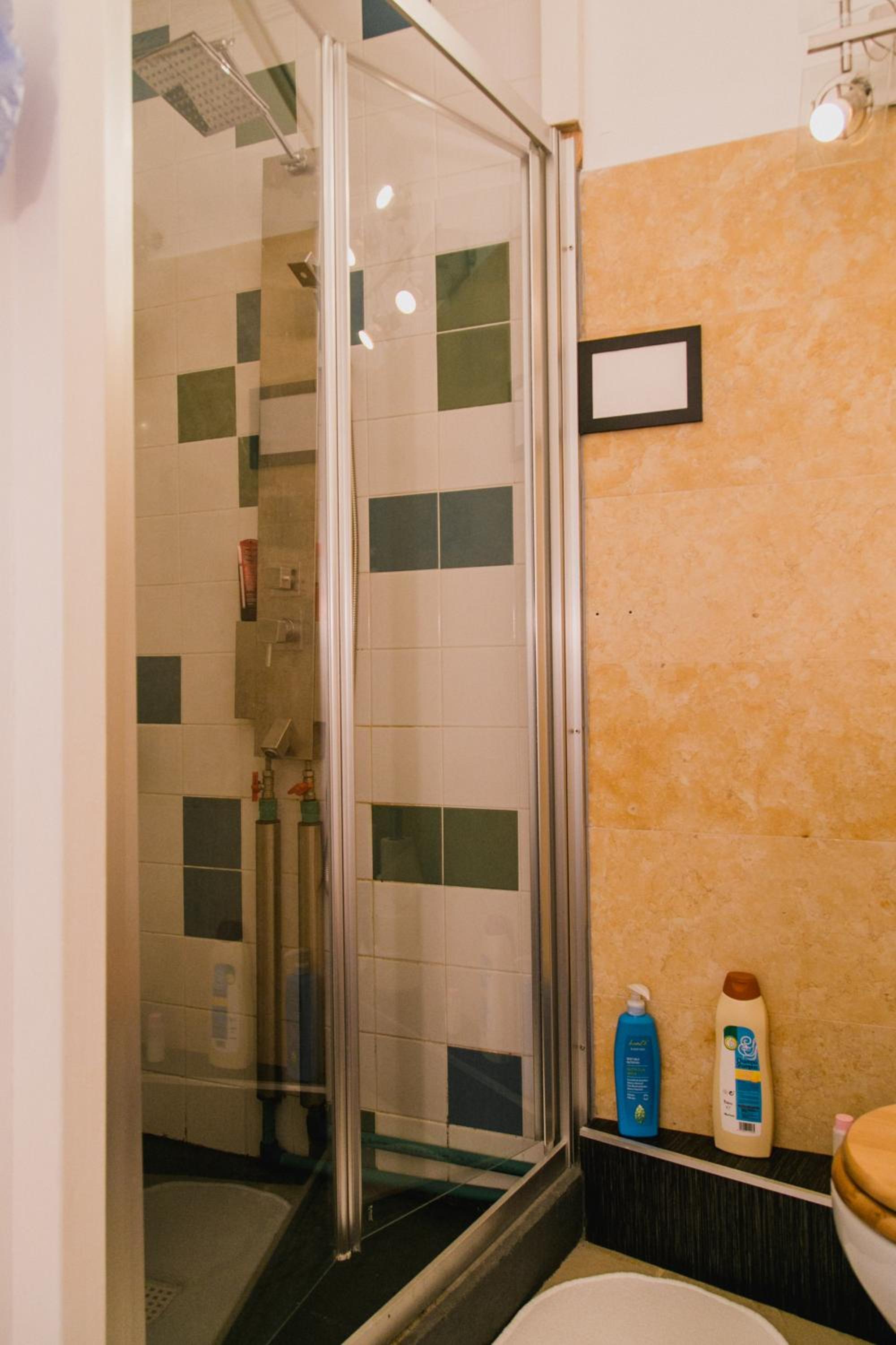 Family Room with Bathroom photo 2