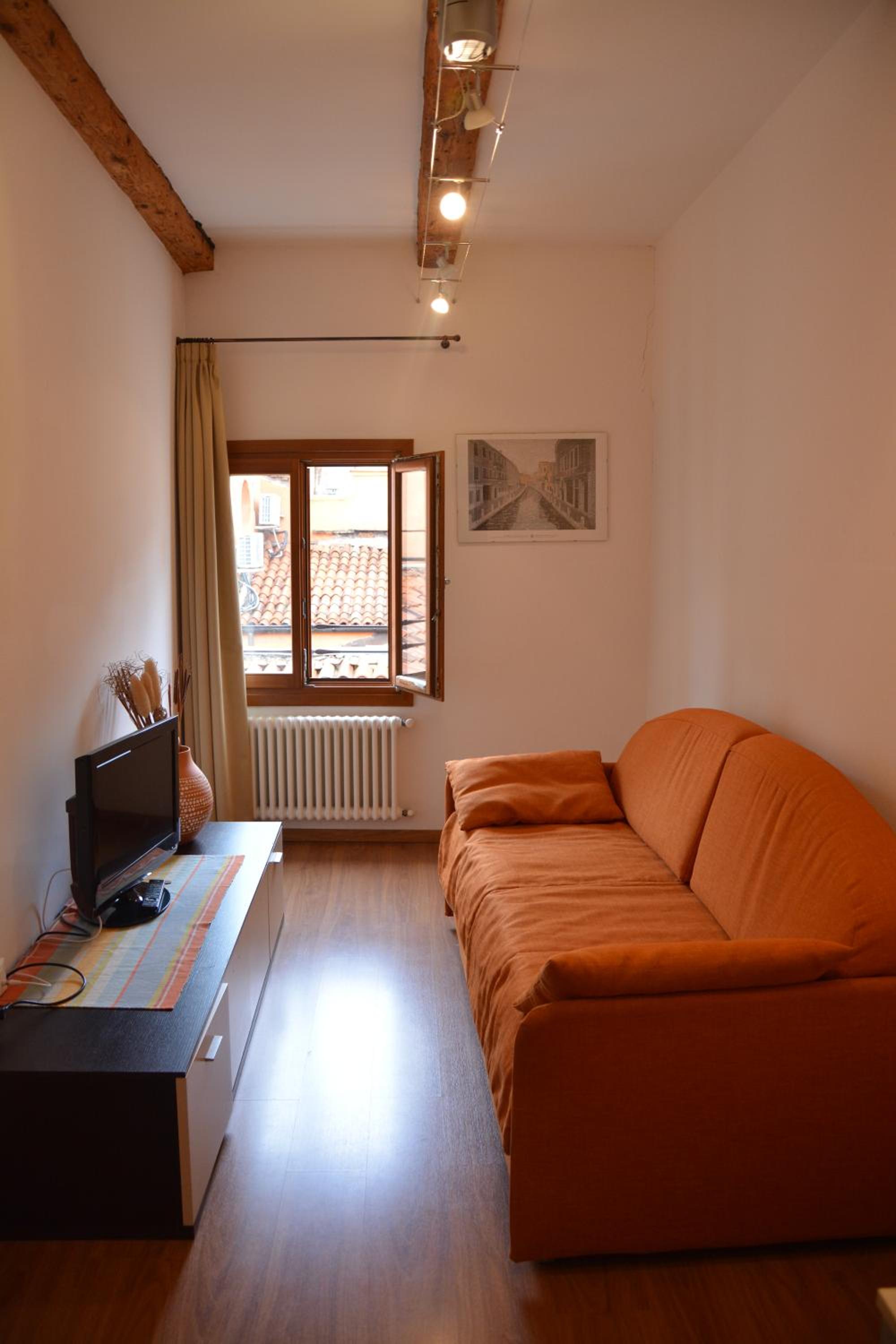 One-Bedroom Apartment photo 1