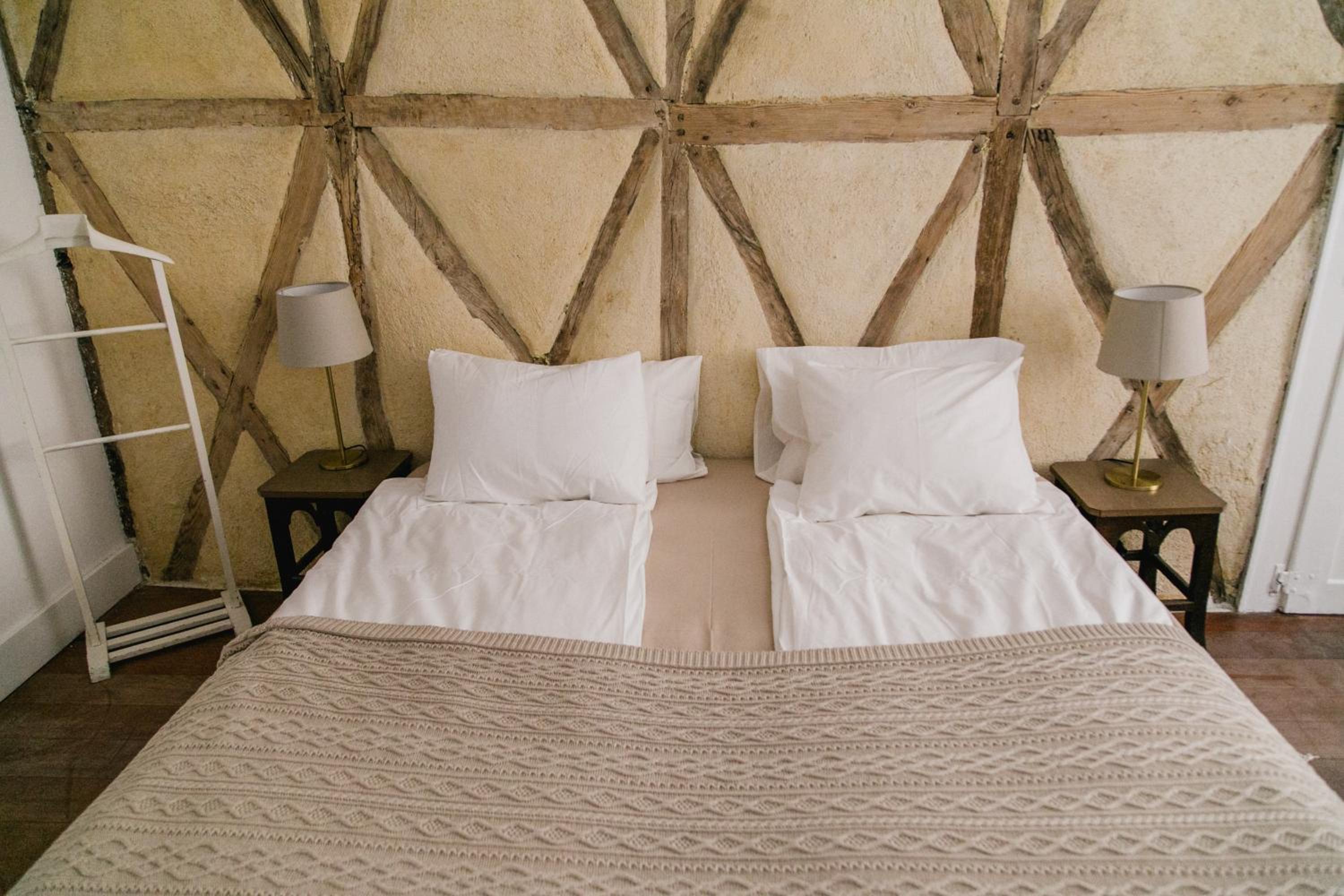 Double or Twin Room with Private Bathroom photo 3