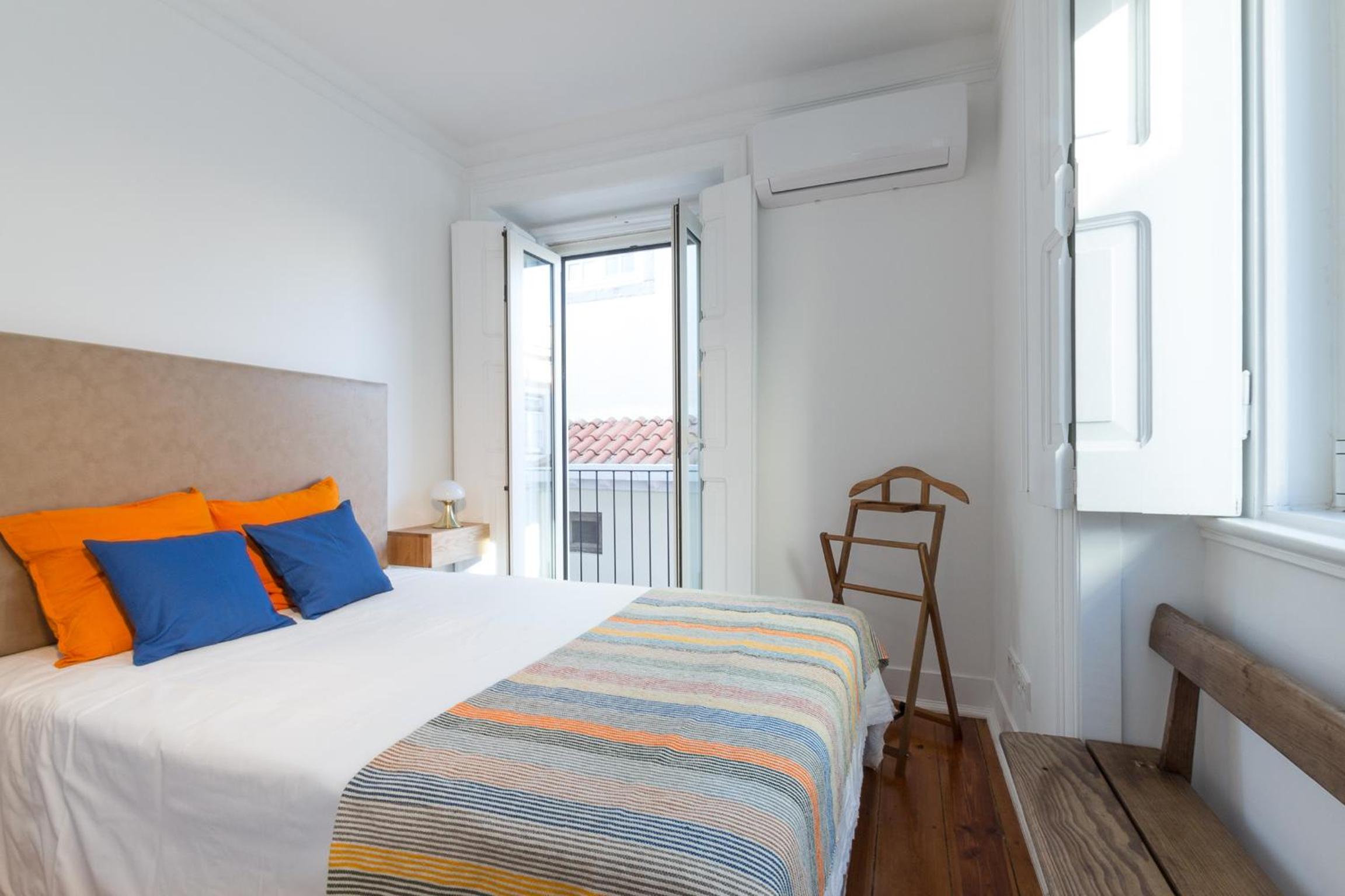 Apartment with Balcony - Photo 8