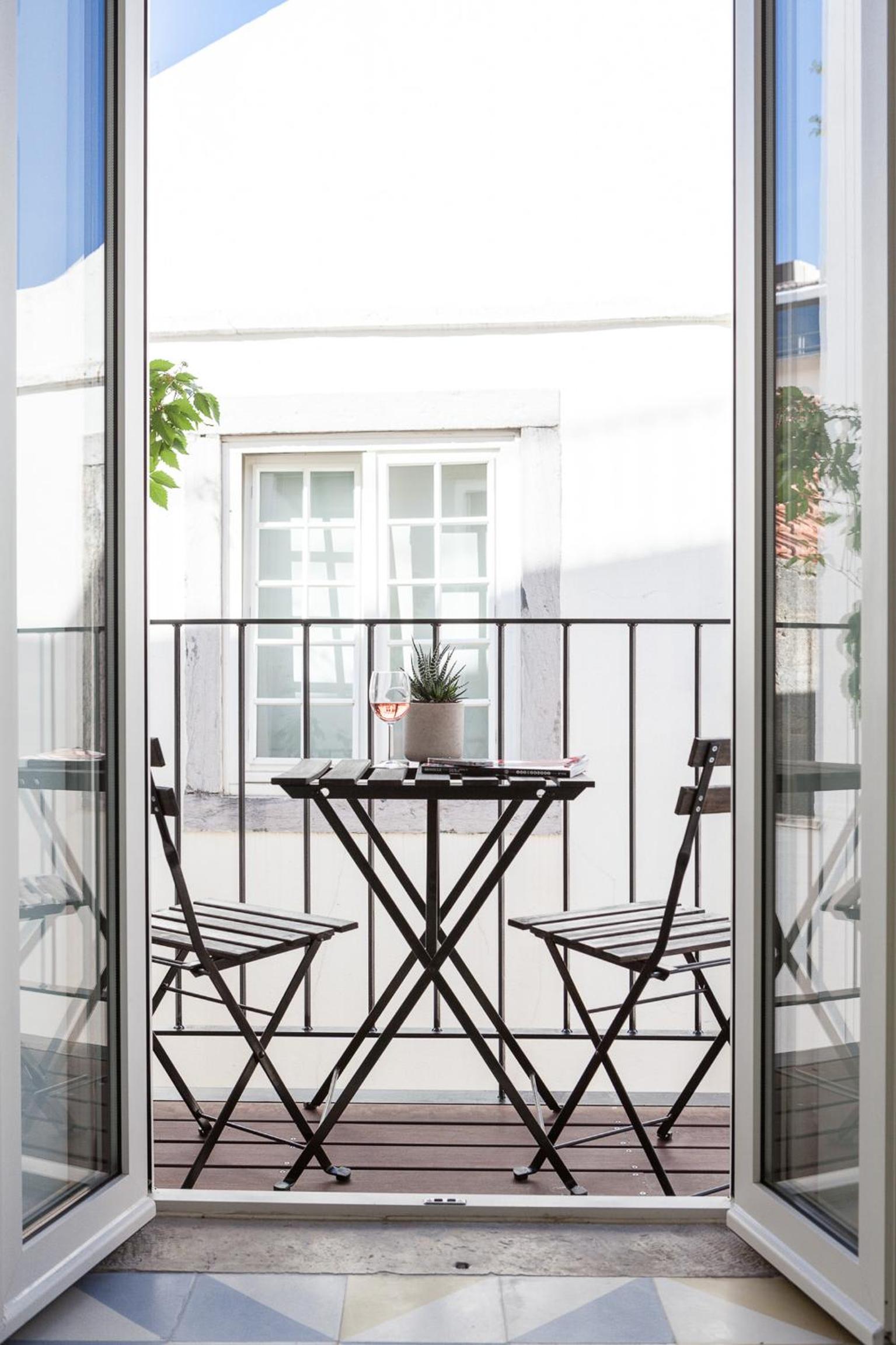 Apartment with Balcony - Photo 15