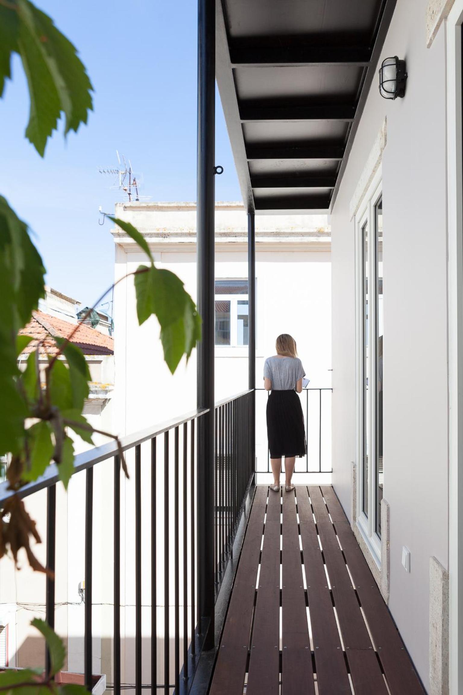 Apartment with Balcony - Photo 11