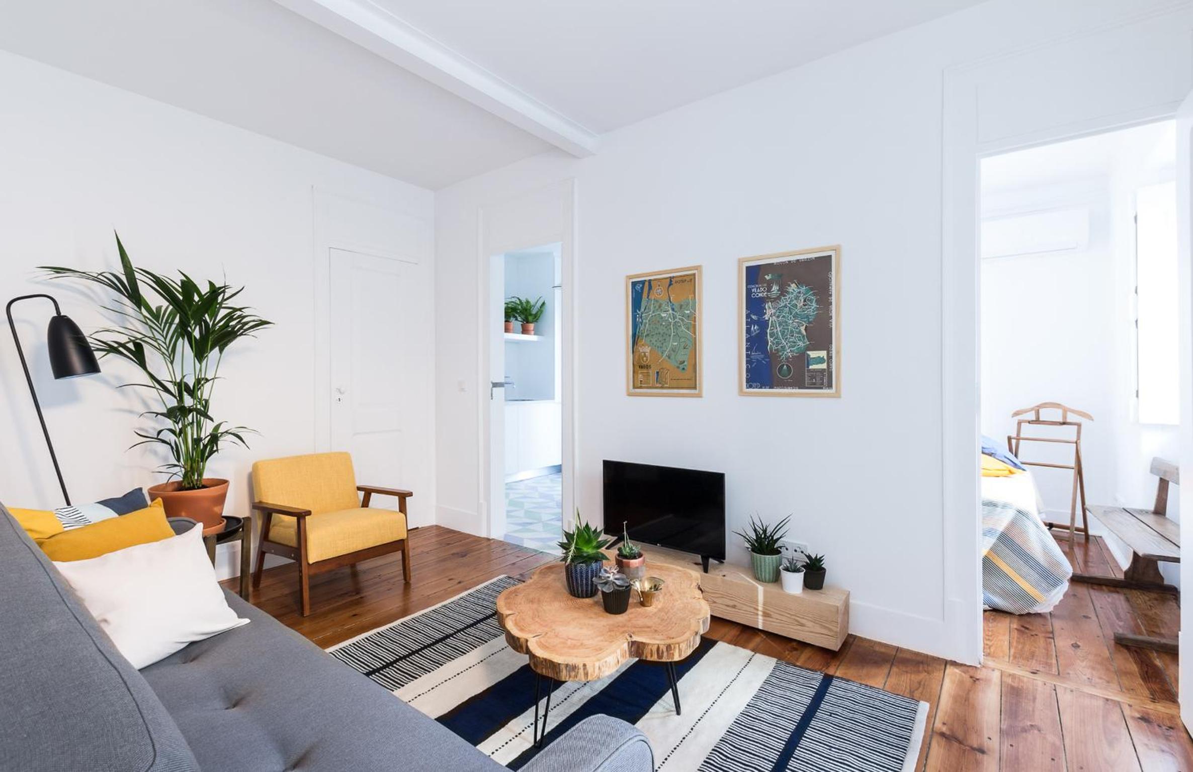 Apartment with Balcony - Photo 13