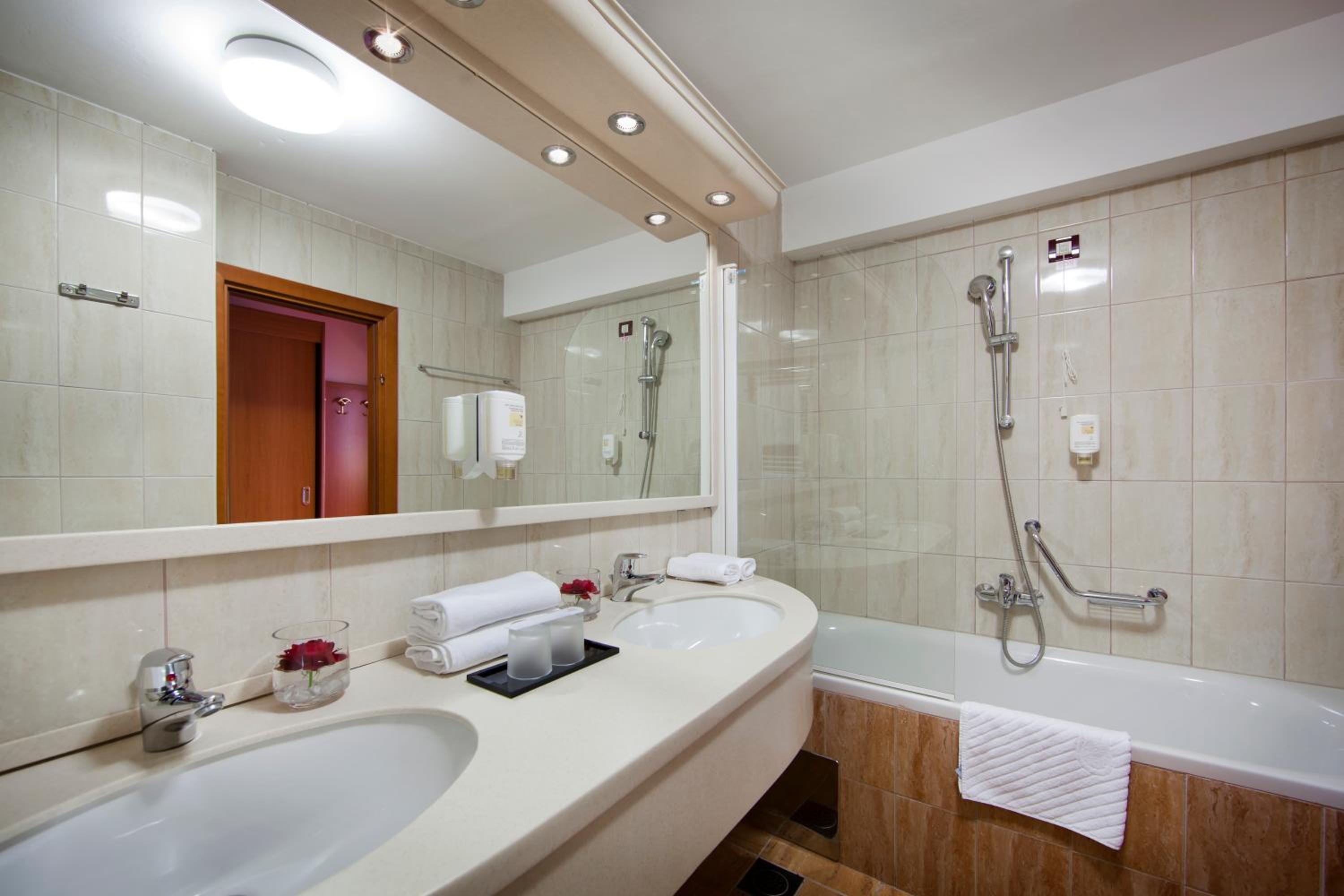 Suite - Photo 8