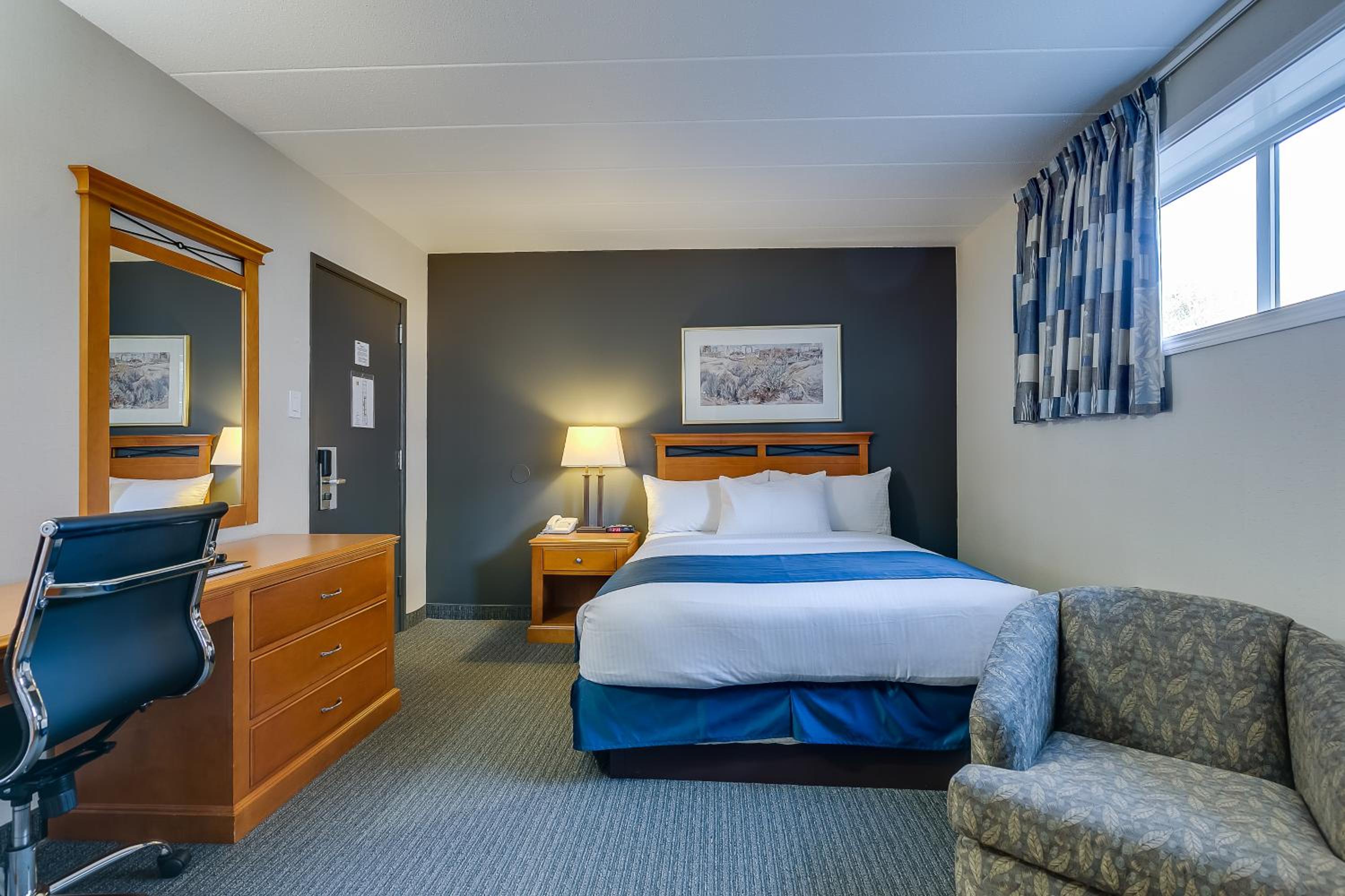 Economy Queen Room photo 3