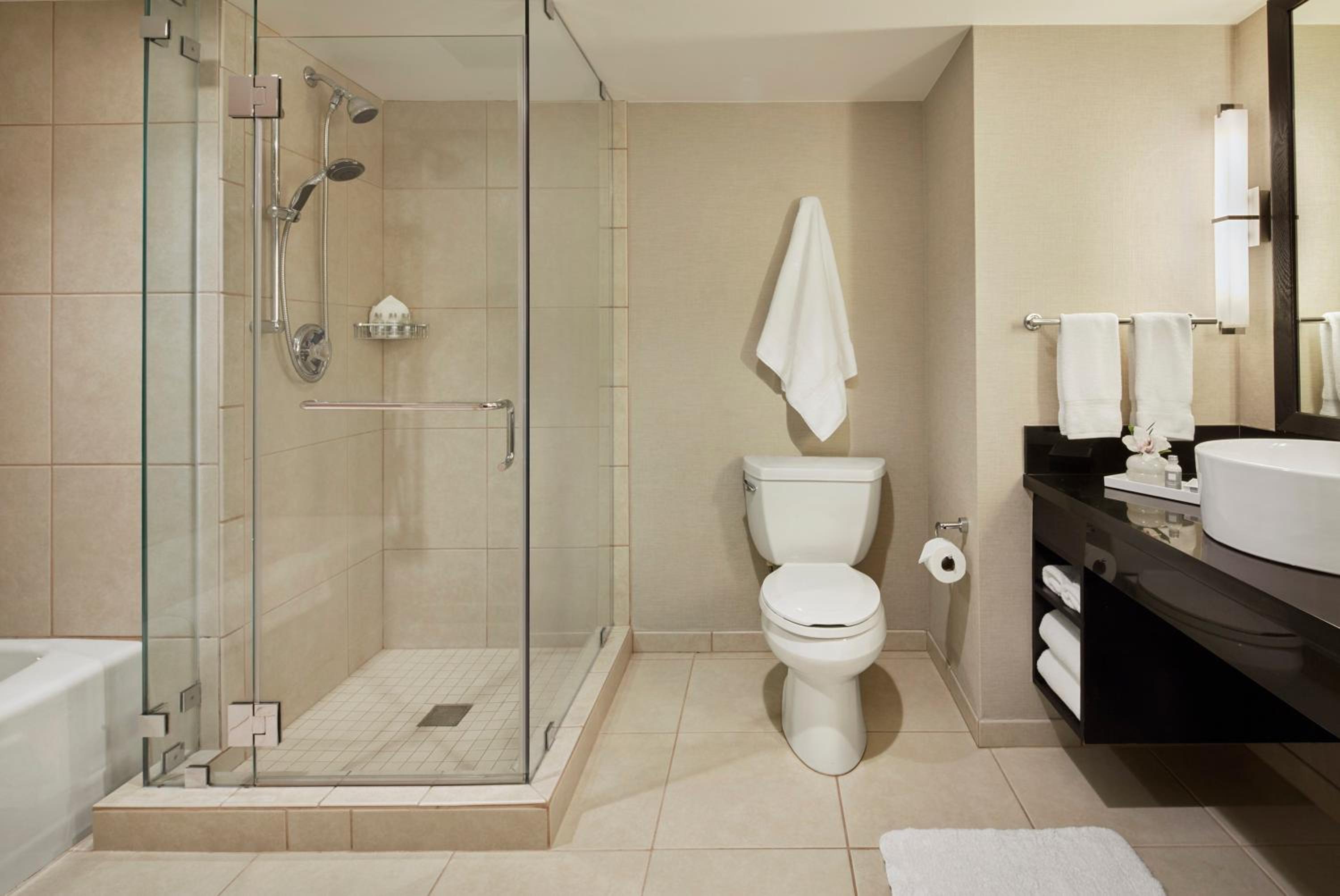 Deluxe King Room - Photo 2