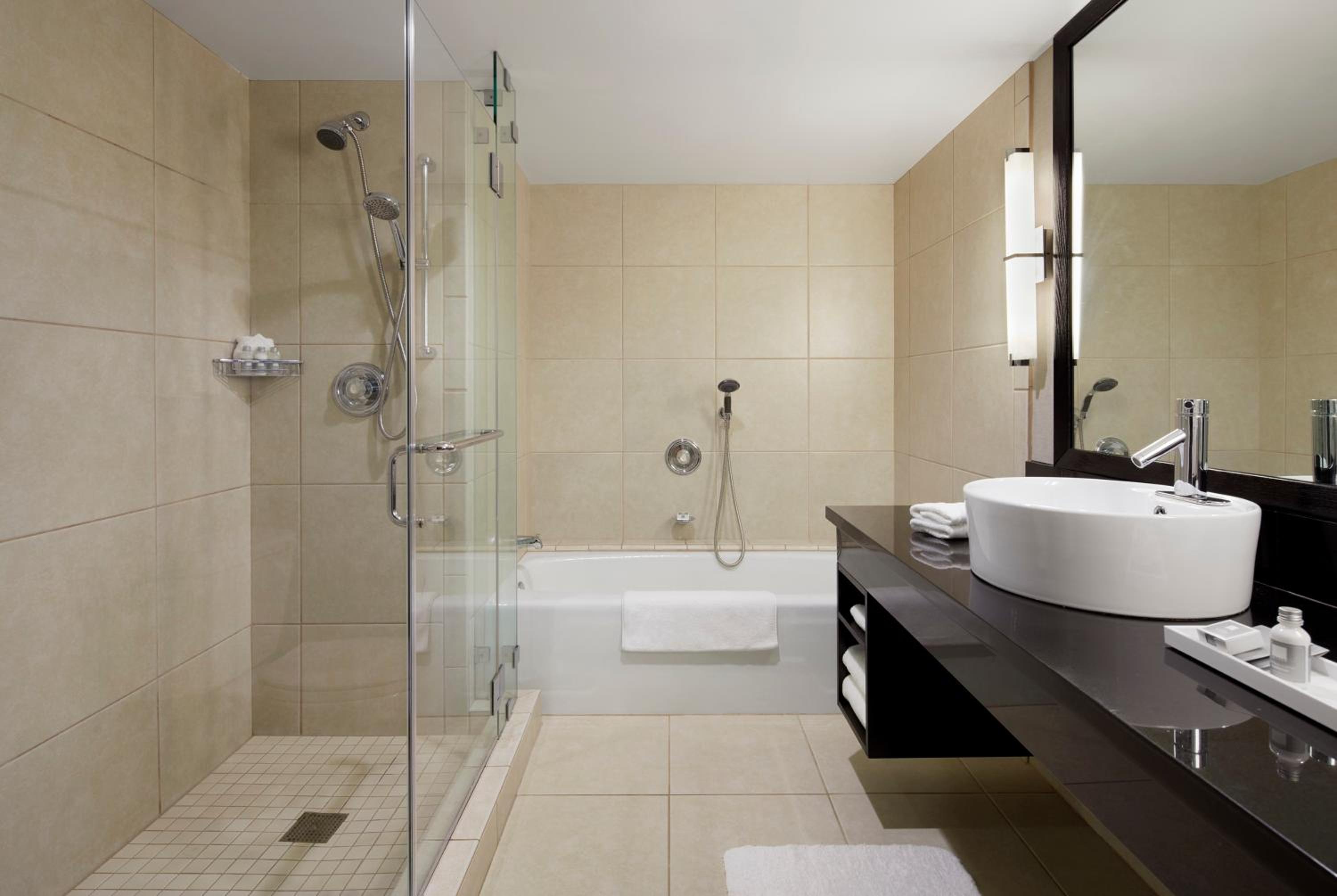 Deluxe King Room - Photo 3