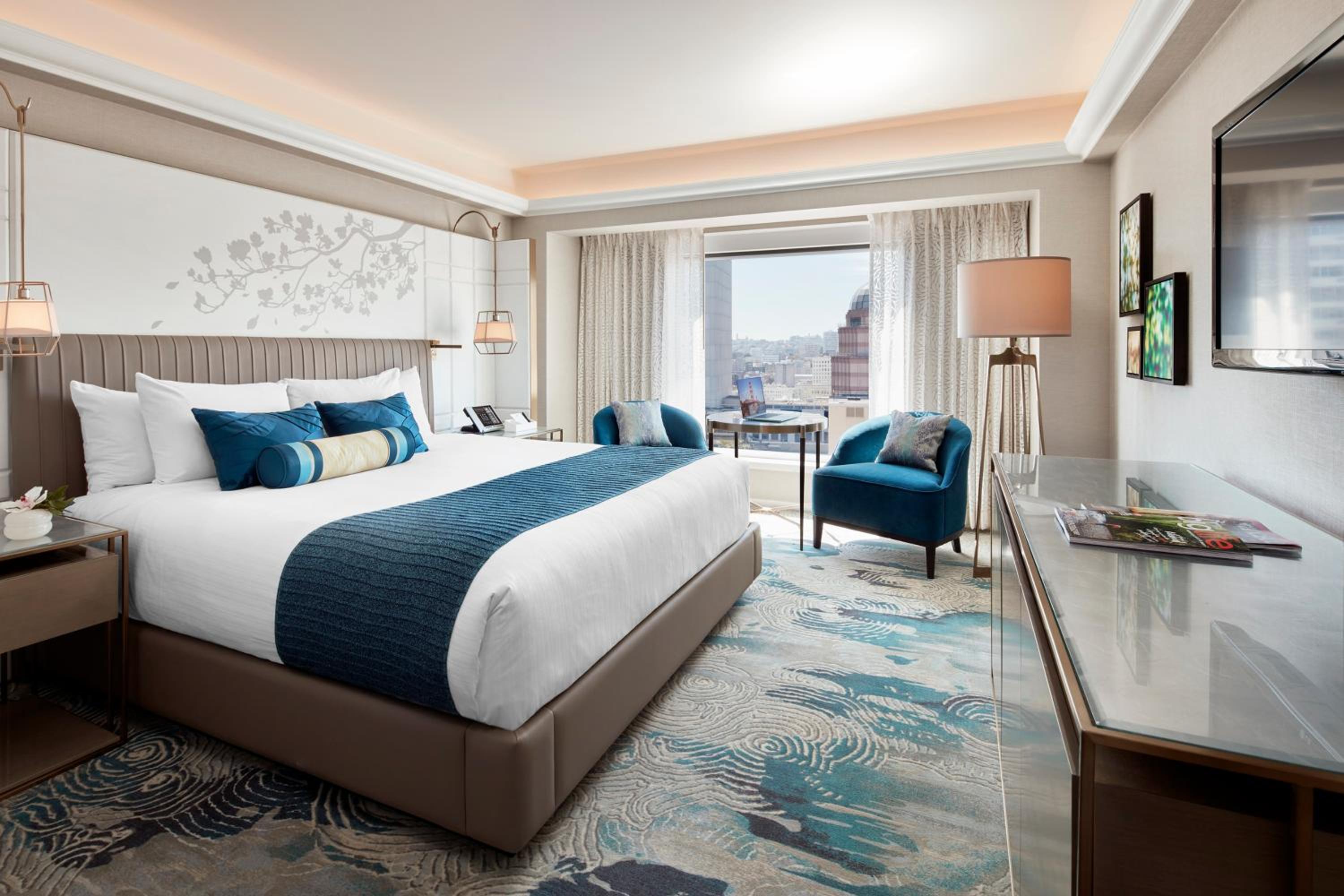 Deluxe King Room - Photo 1