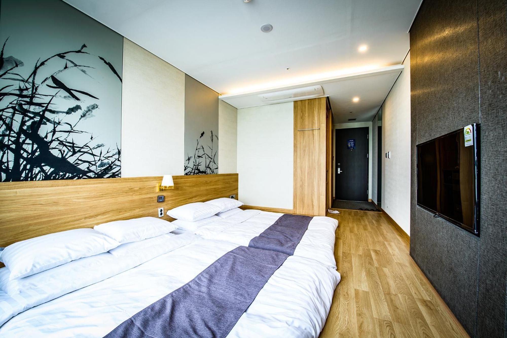 Korean-Style Deluxe Ondol Room with Sea View photo 3