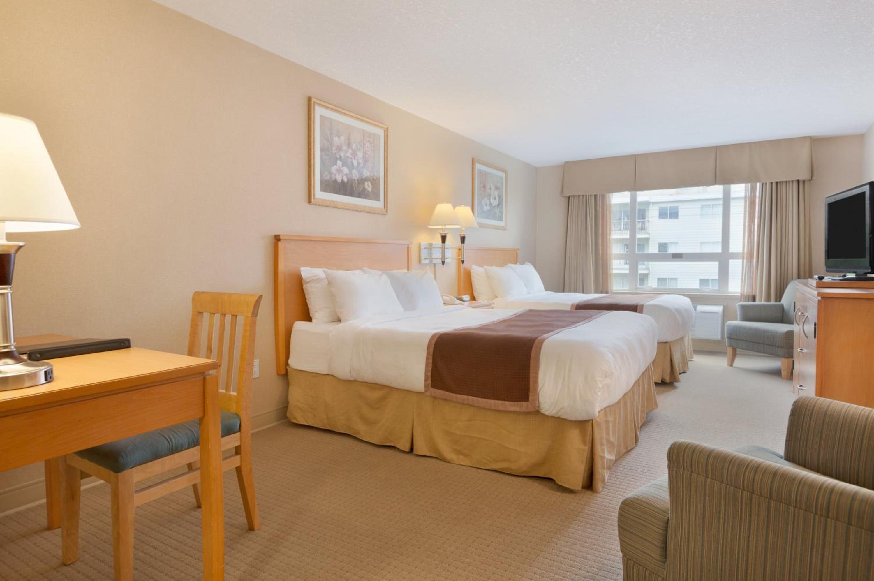 Queen Room with Two Queen Beds - Non-Smoking - Photo 4