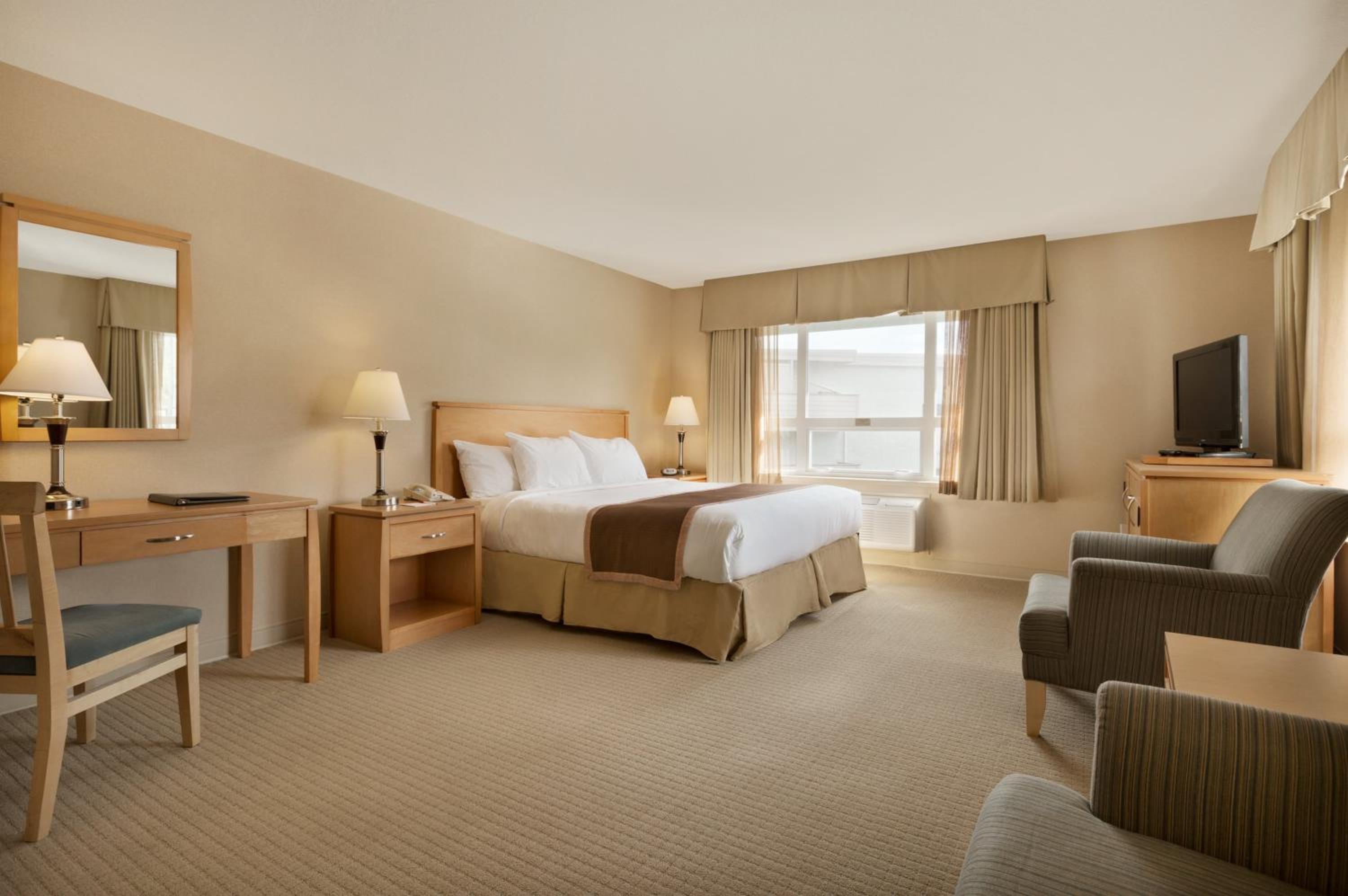 Deluxe King Room - Non-Smoking - Photo 1