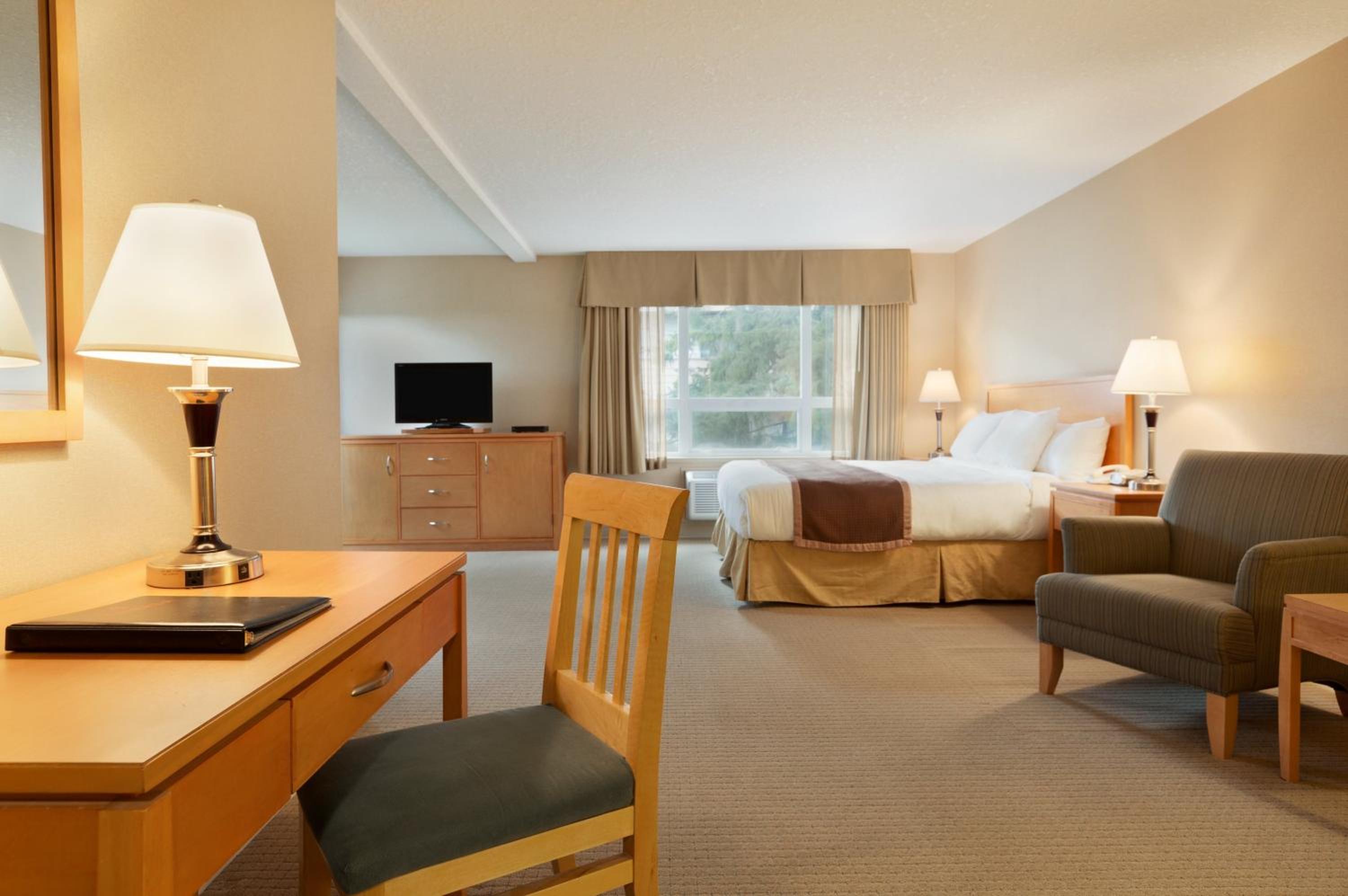 King Suite- Non-Smoking - Photo 3