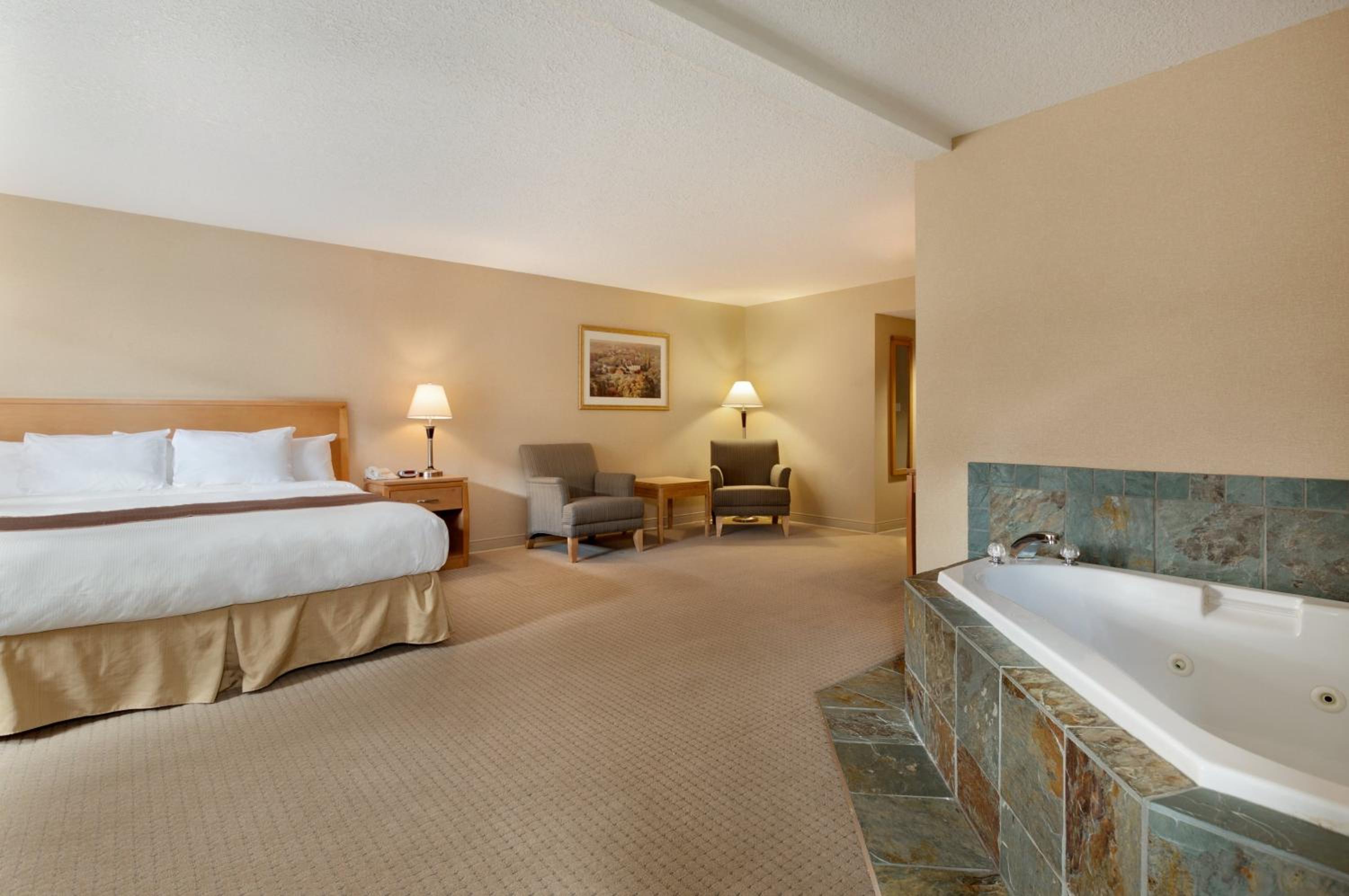 King Suite- Non-Smoking - Photo 1