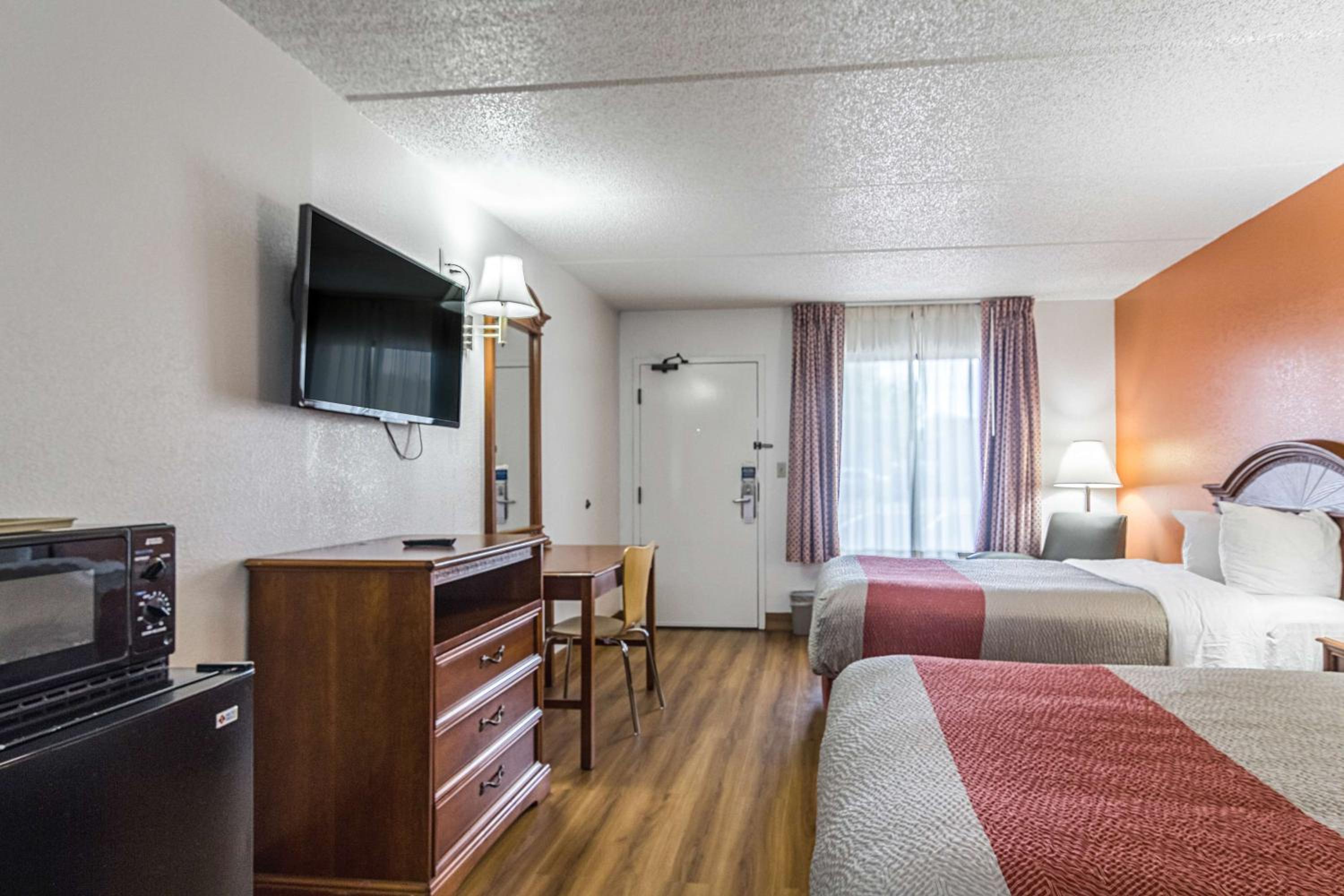 Quadruple Room - Non-Smoking - Photo 4