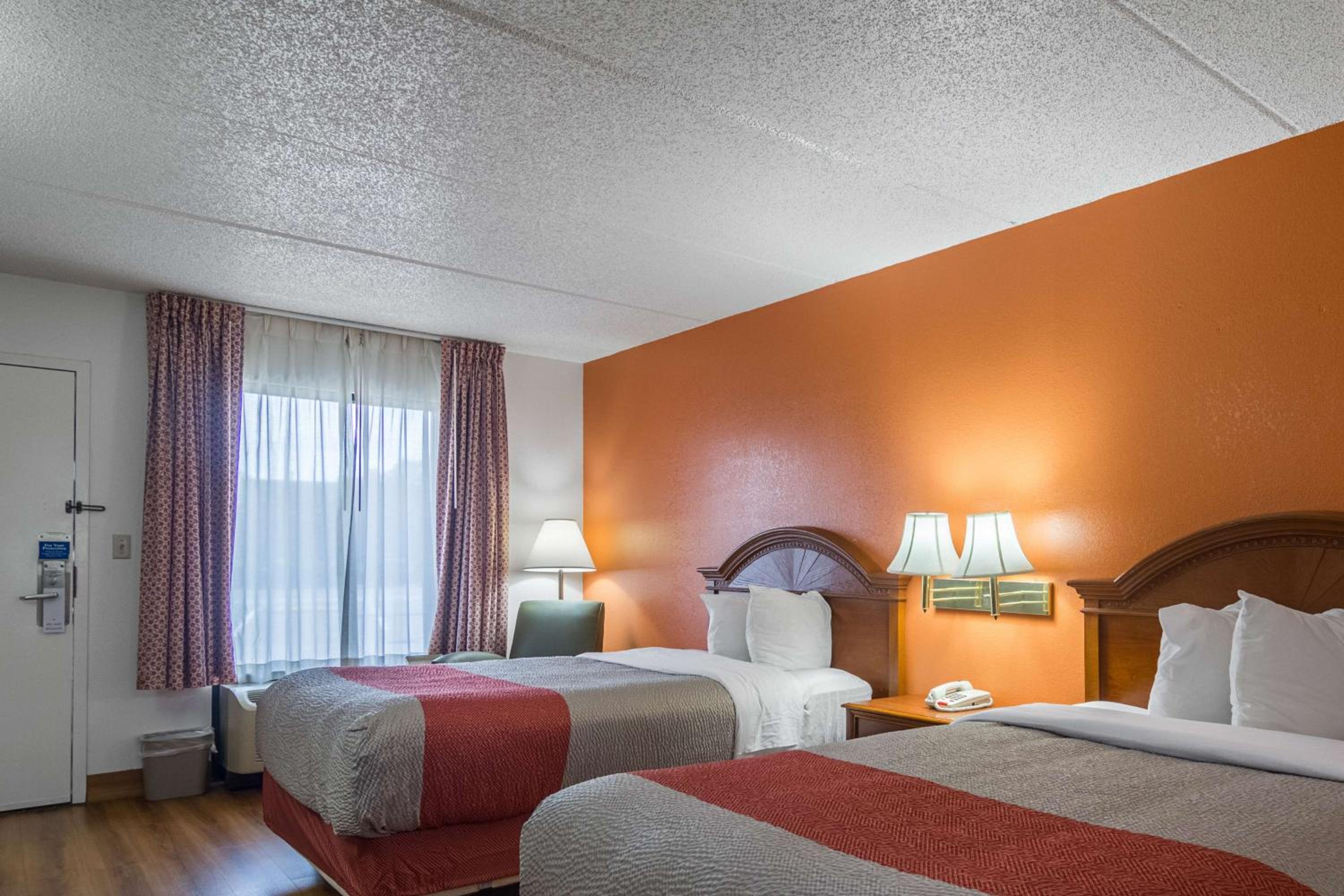 Quadruple Room - Non-Smoking - Photo 5