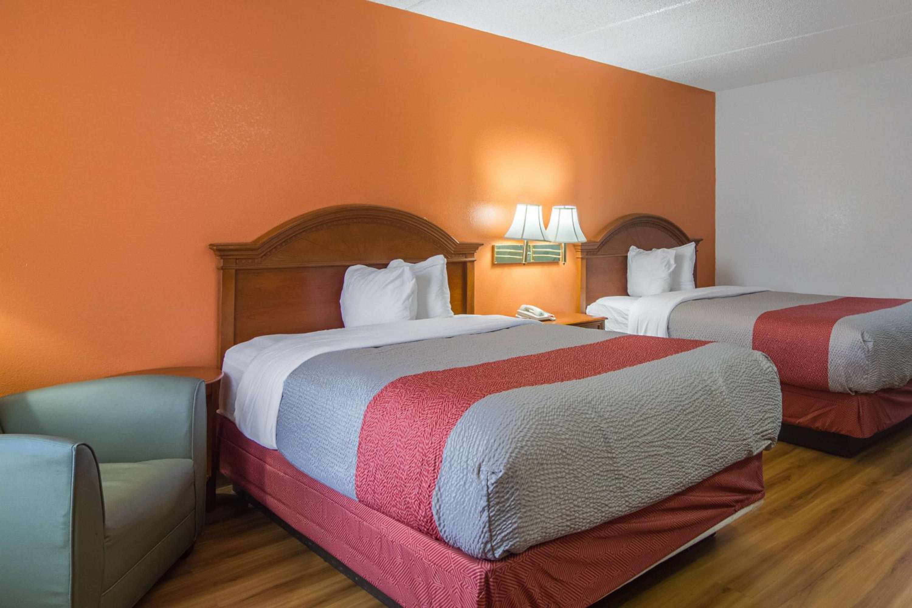 Quadruple Room - Non-Smoking - Photo 1
