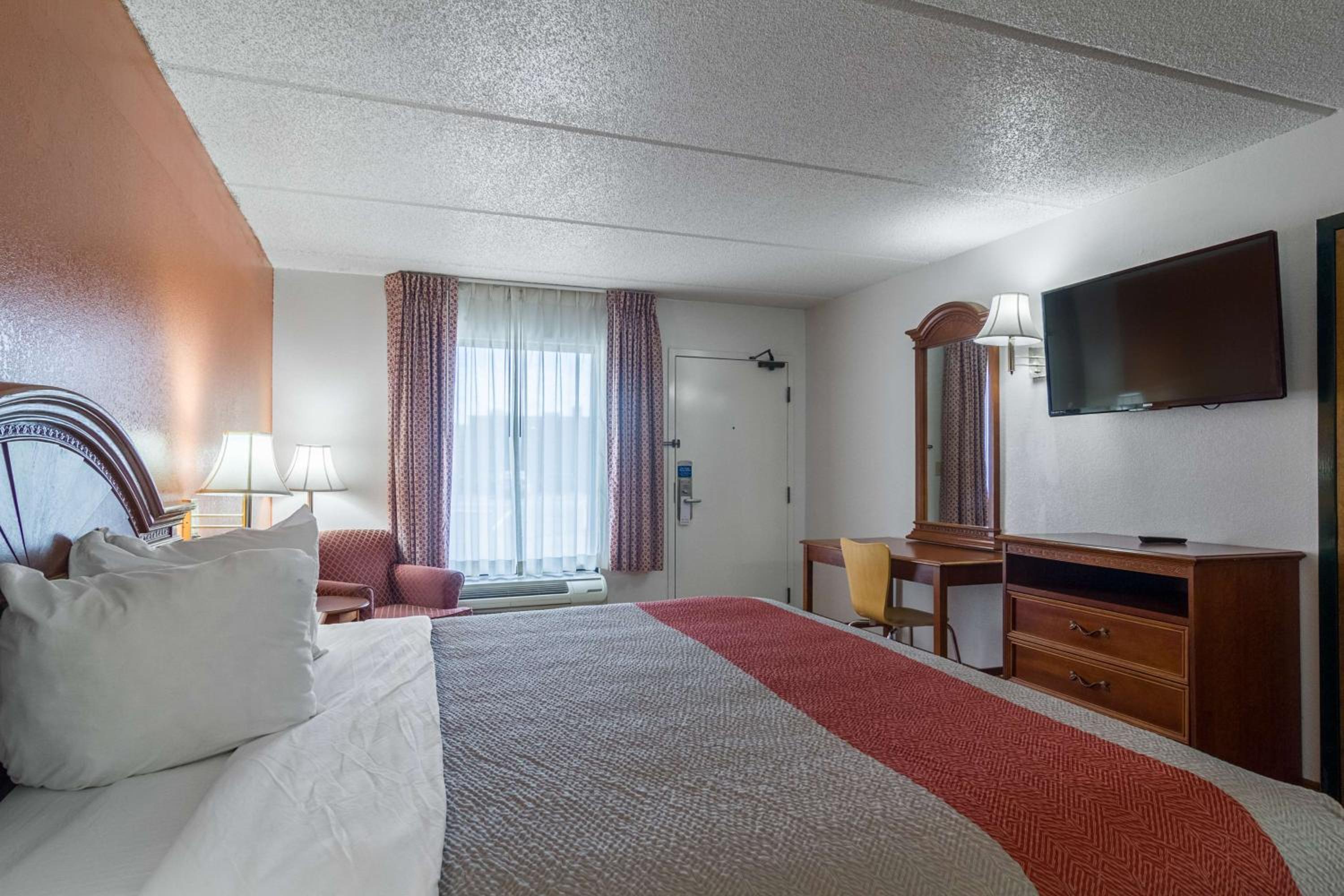 King Room - Non-Smoking - Photo 4
