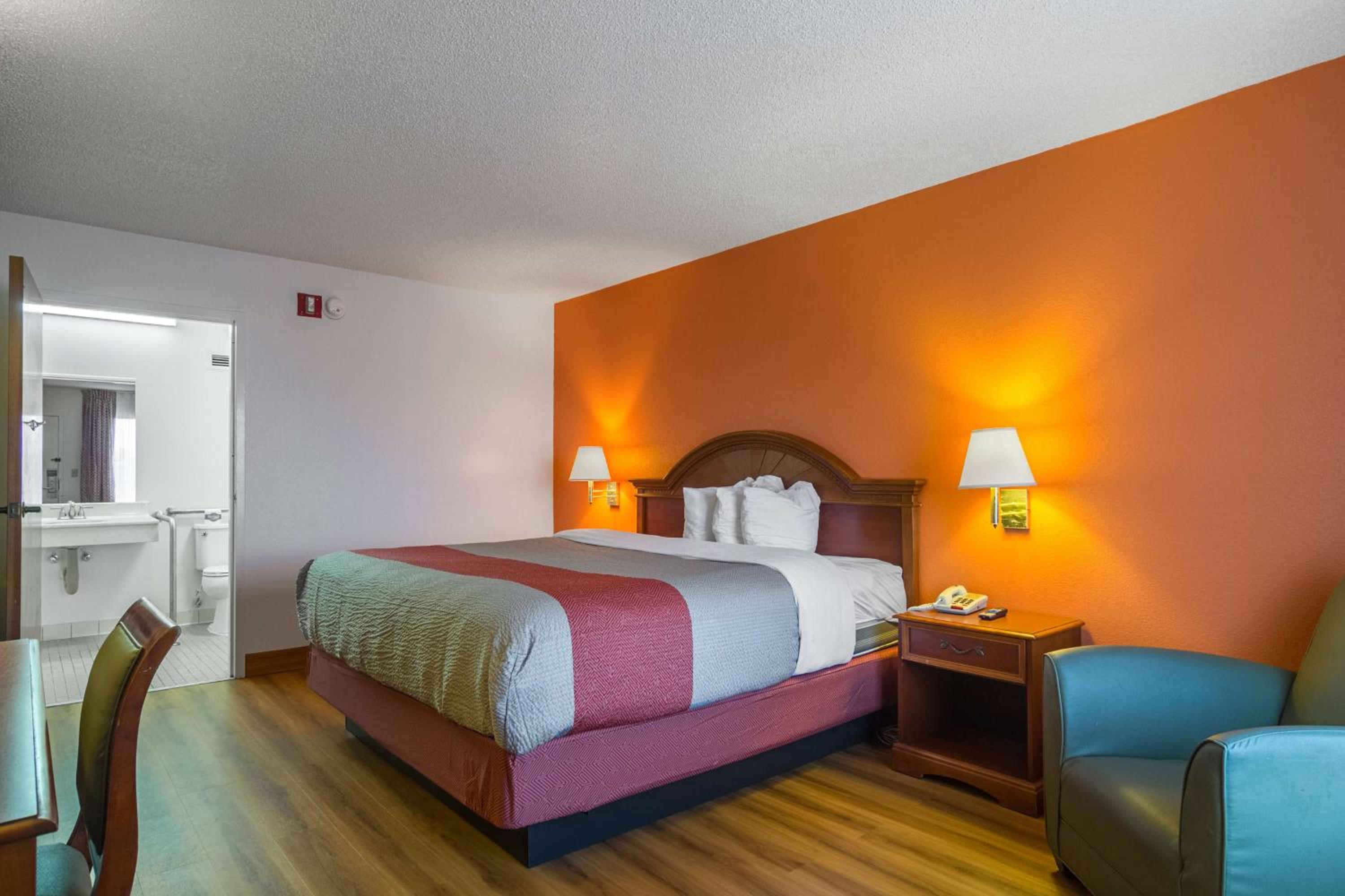 King Room - Non-Smoking - Photo 1