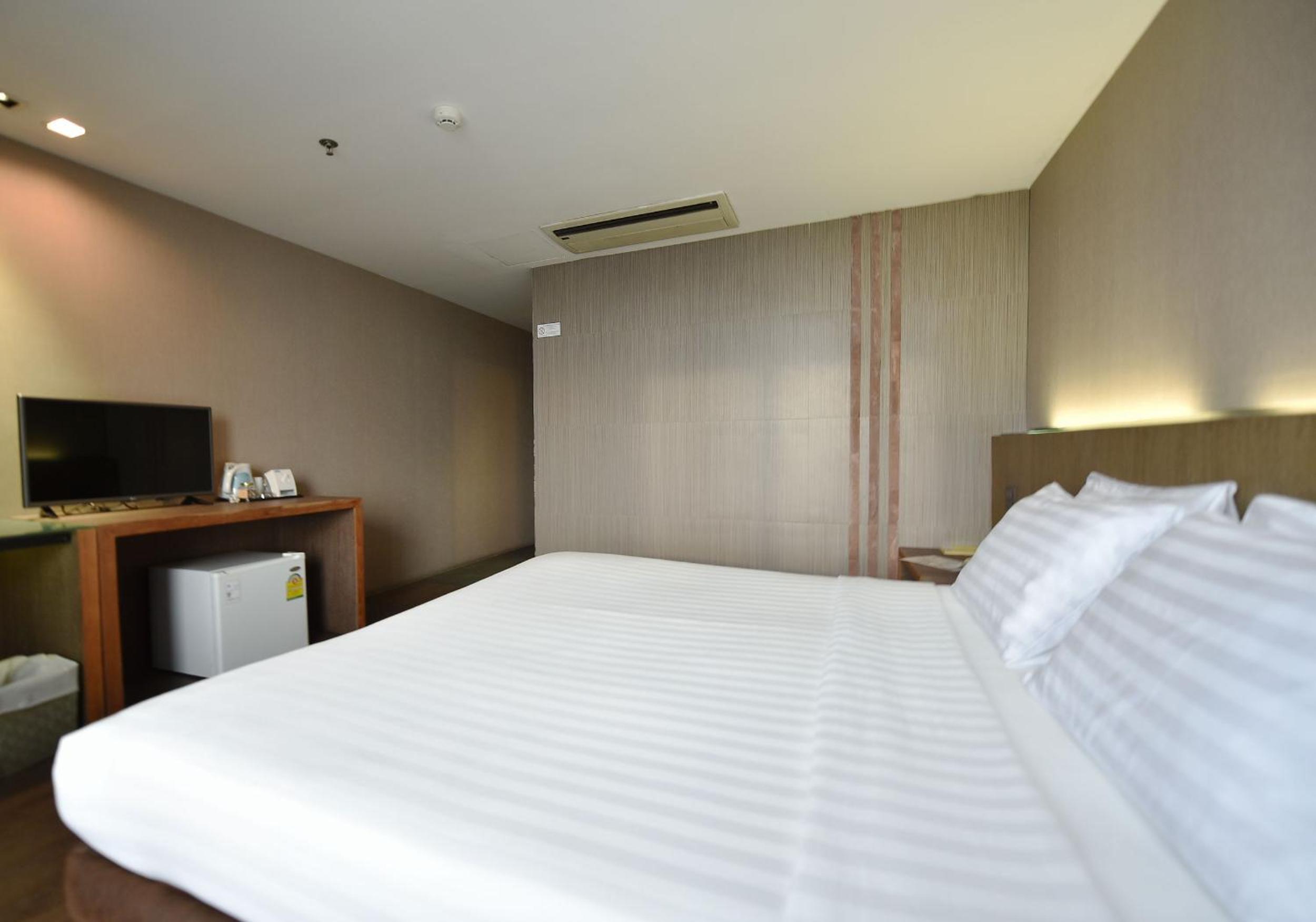 Deluxe King Room photo 2