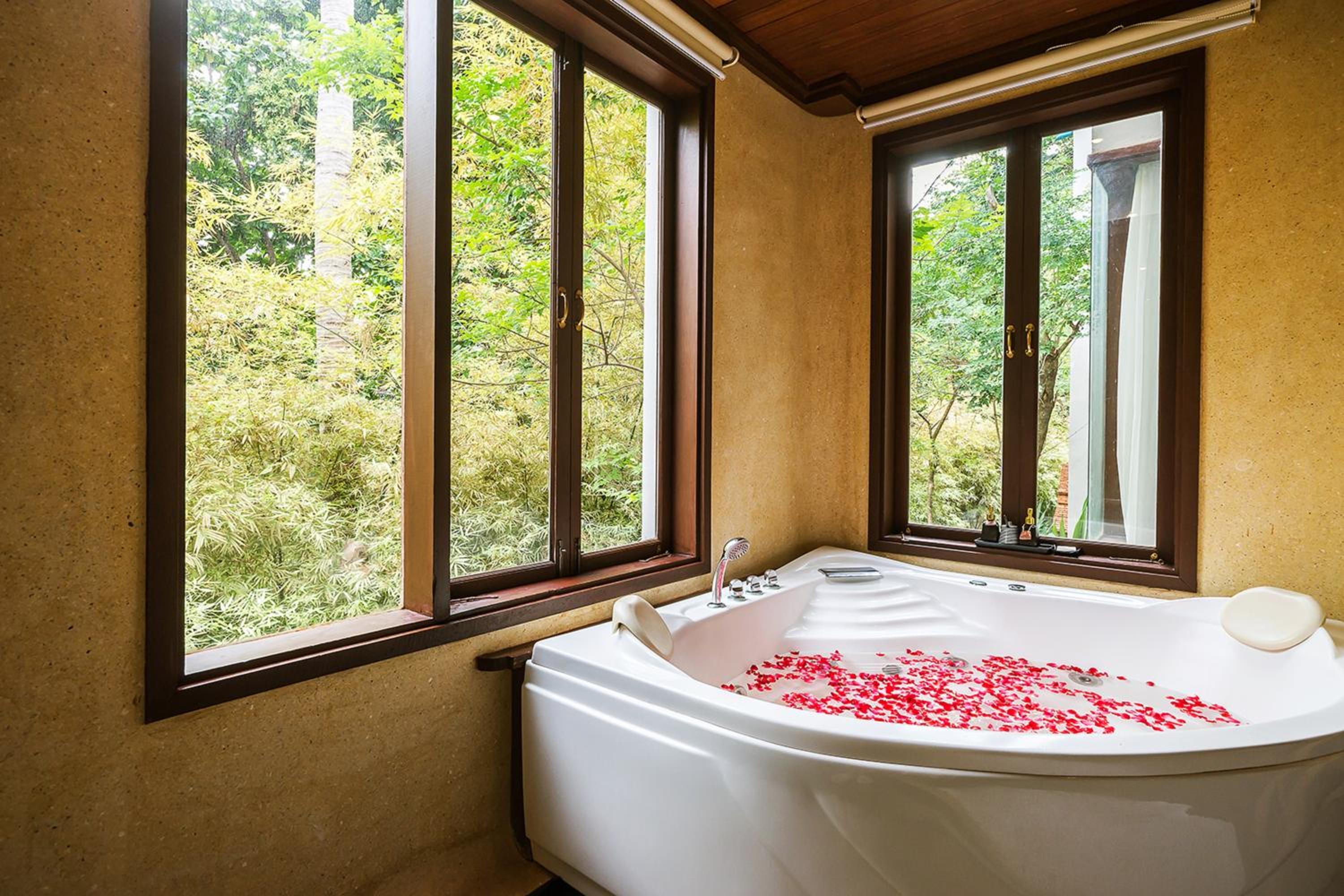 Grand Deluxe Suite with Garden View - Photo 5
