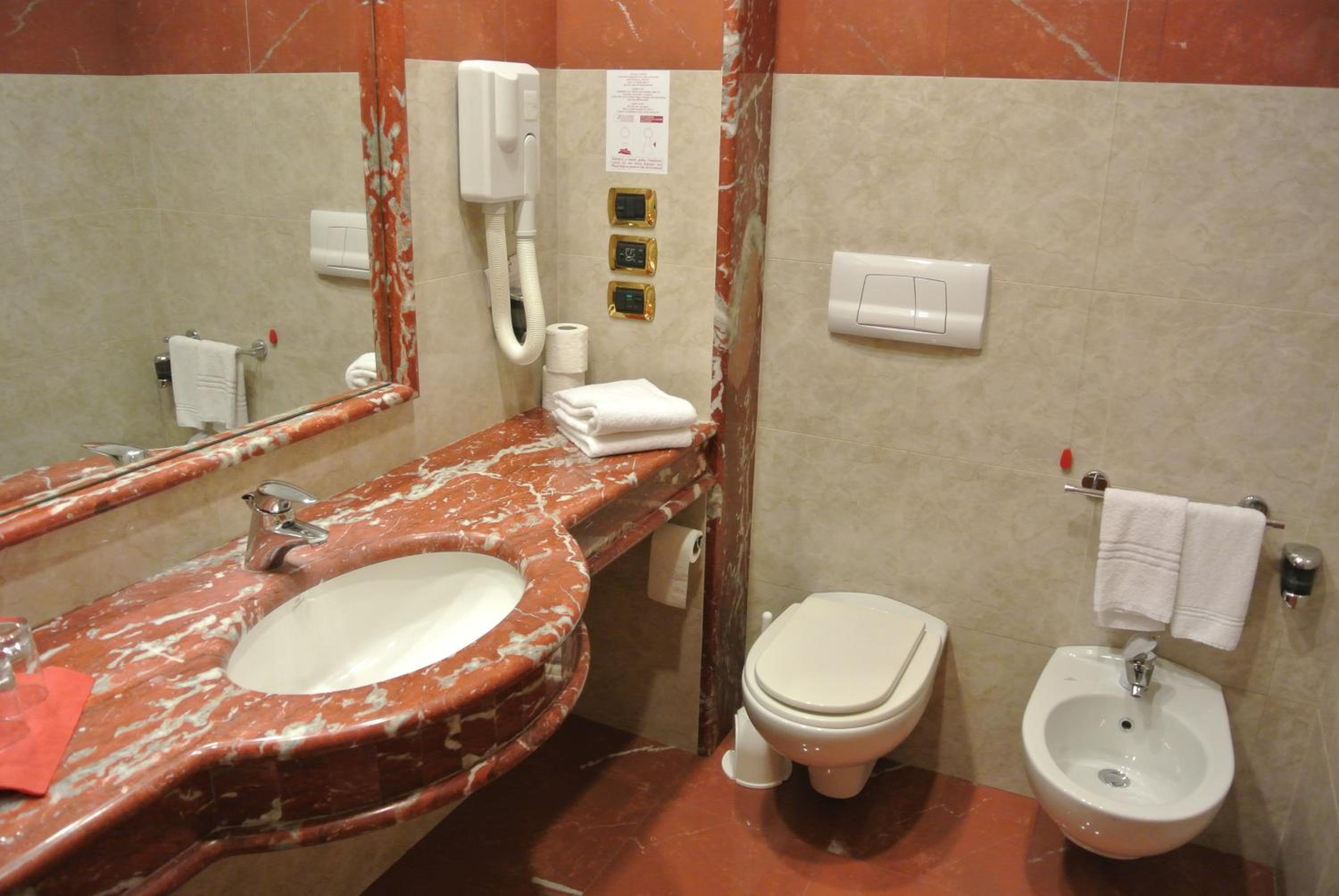 Superior Double Room with Balcony - Photo 2