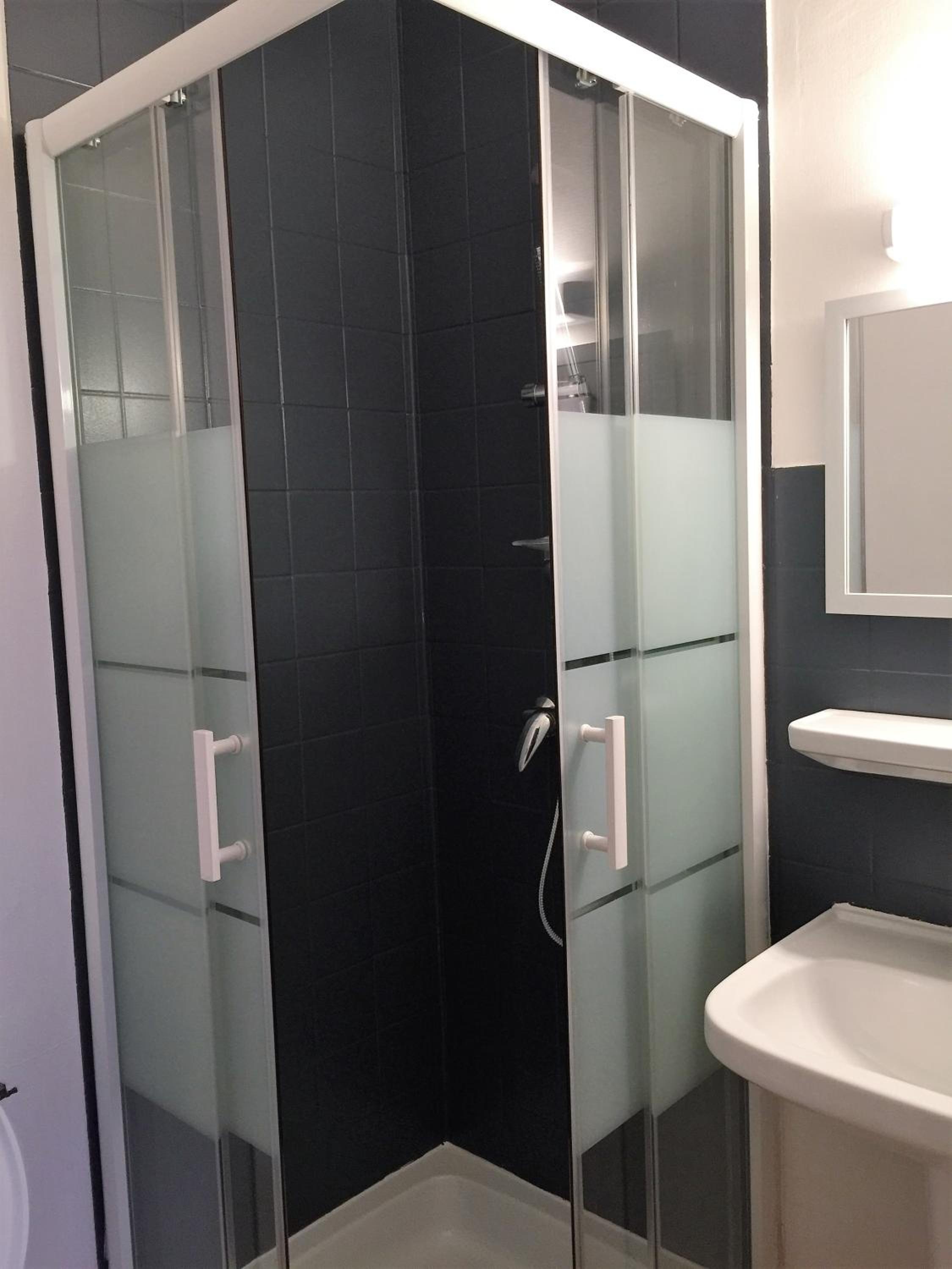 Small Double Room - Photo 21