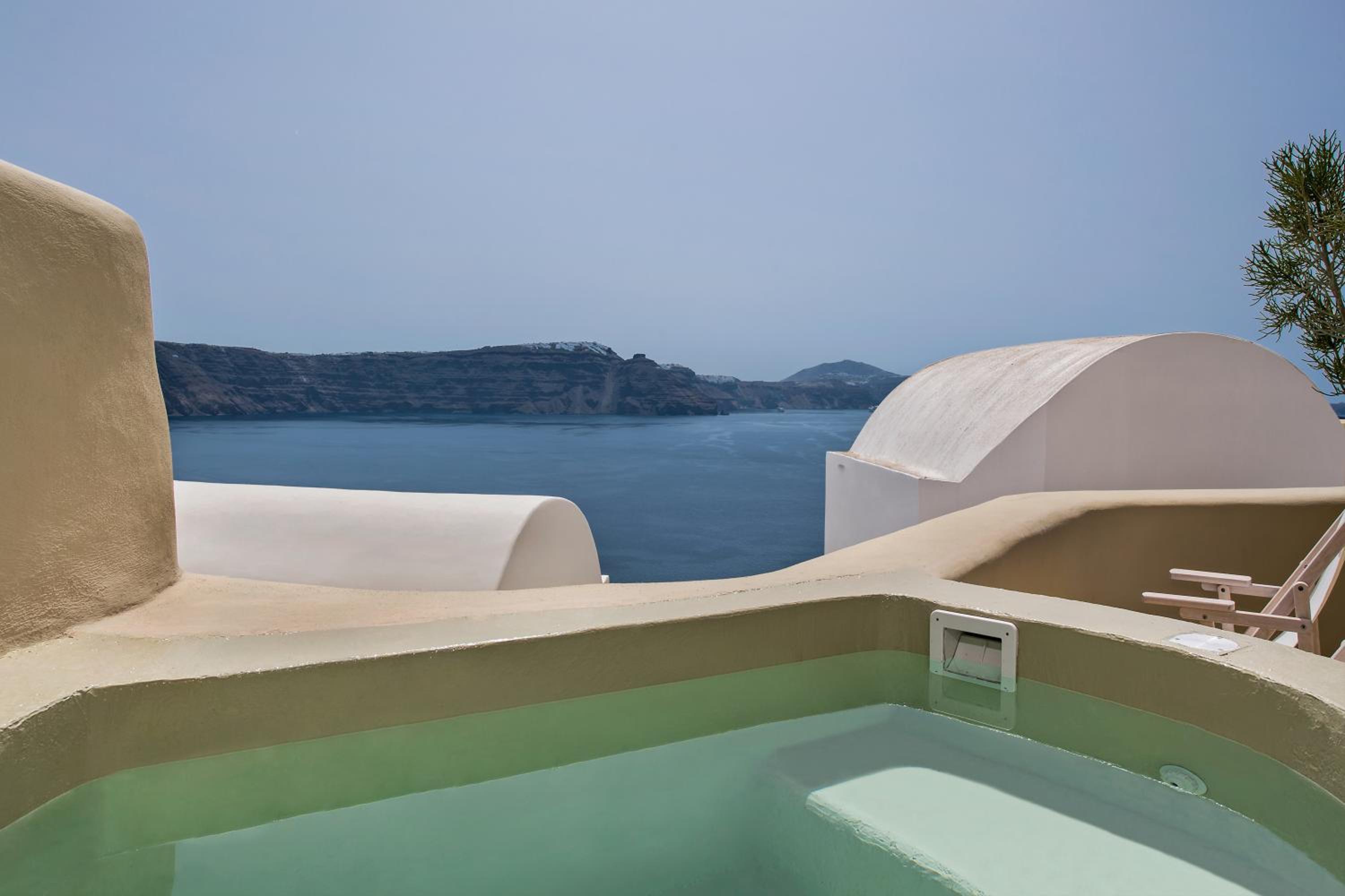 Two-Bedroom Cave House with Caldera View photo 3