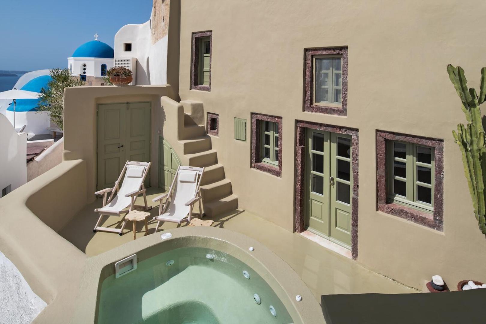 Two-Bedroom Cave House with Caldera View photo 3