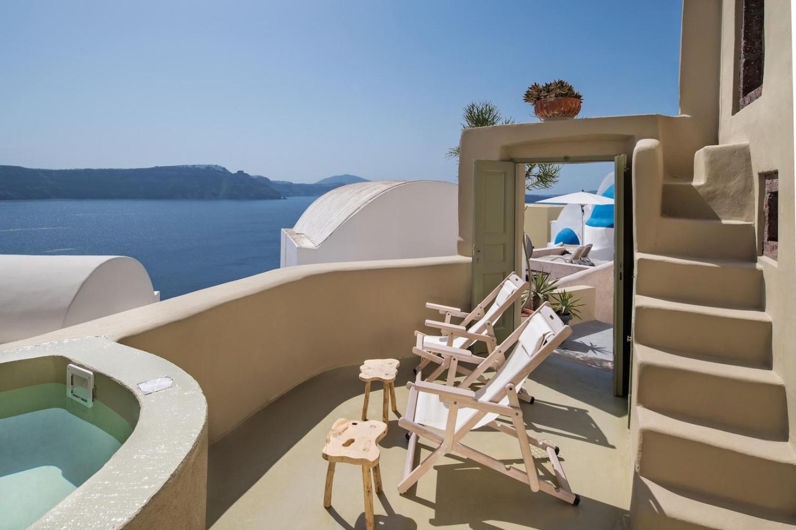 Two-Bedroom Cave House with Caldera View photo 2