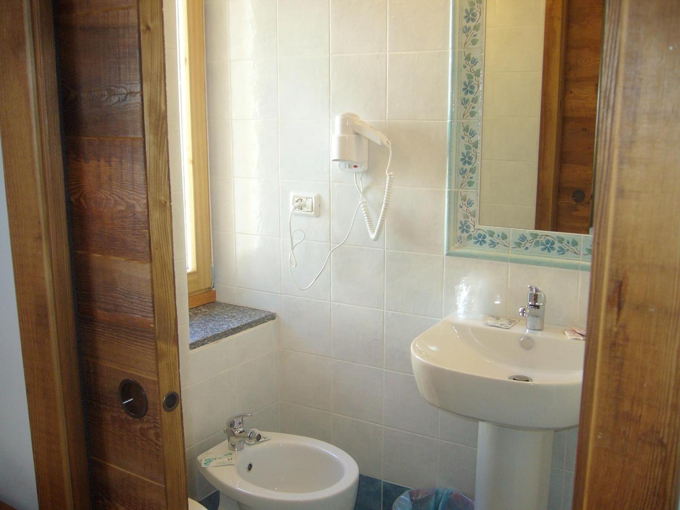 Double or Twin Room - Photo 6