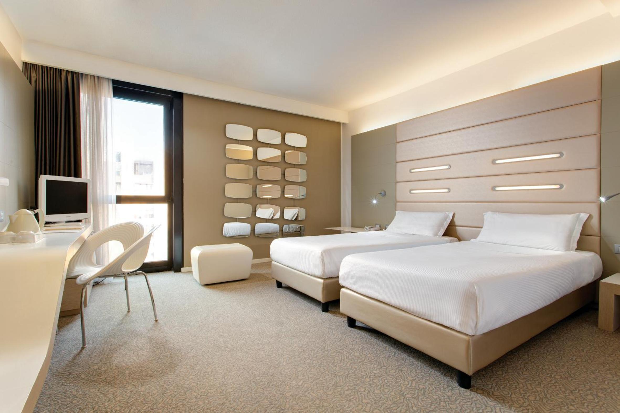 Standard Twin Room - Photo 7