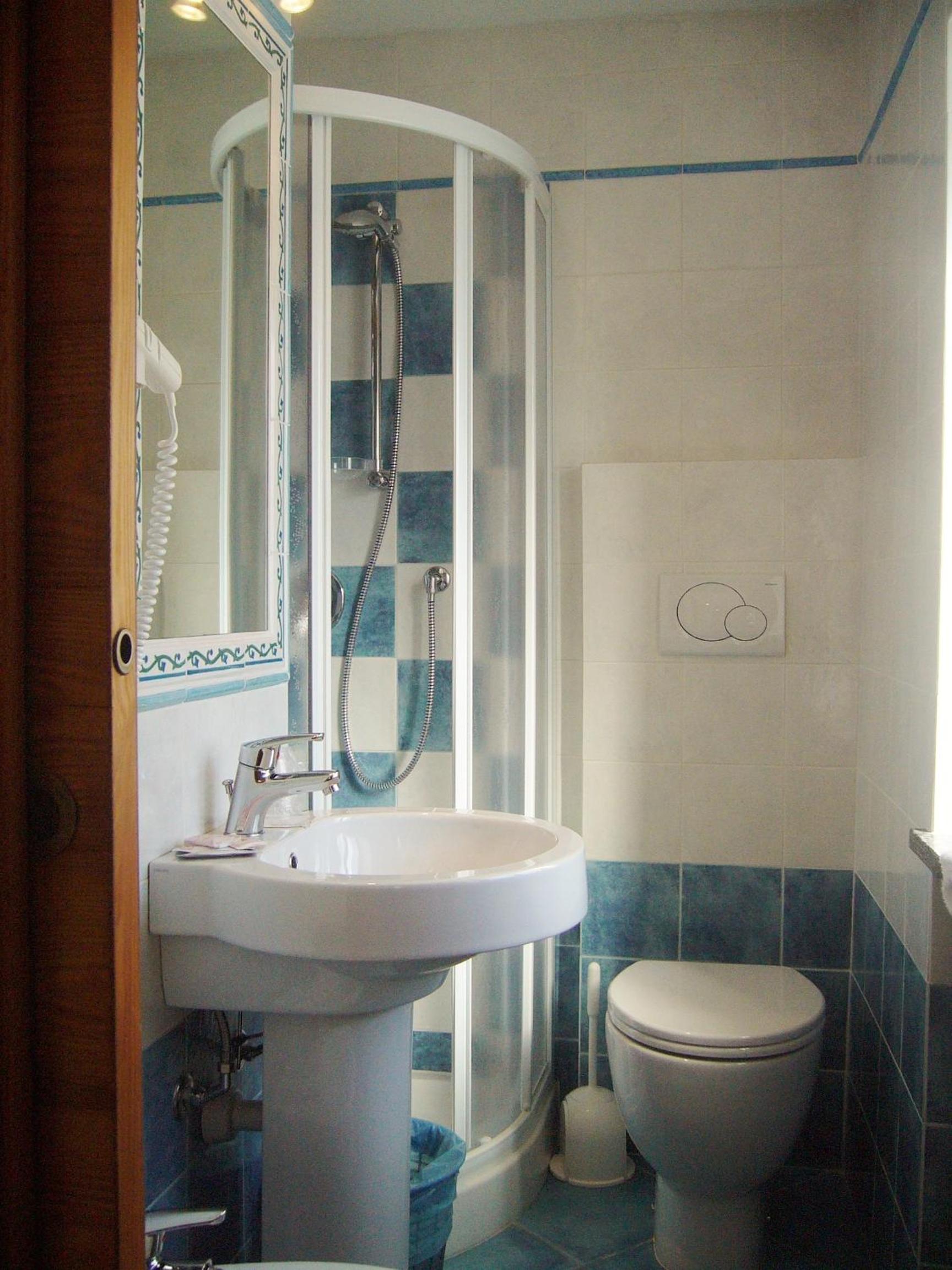 Double or Twin Room - Photo 7